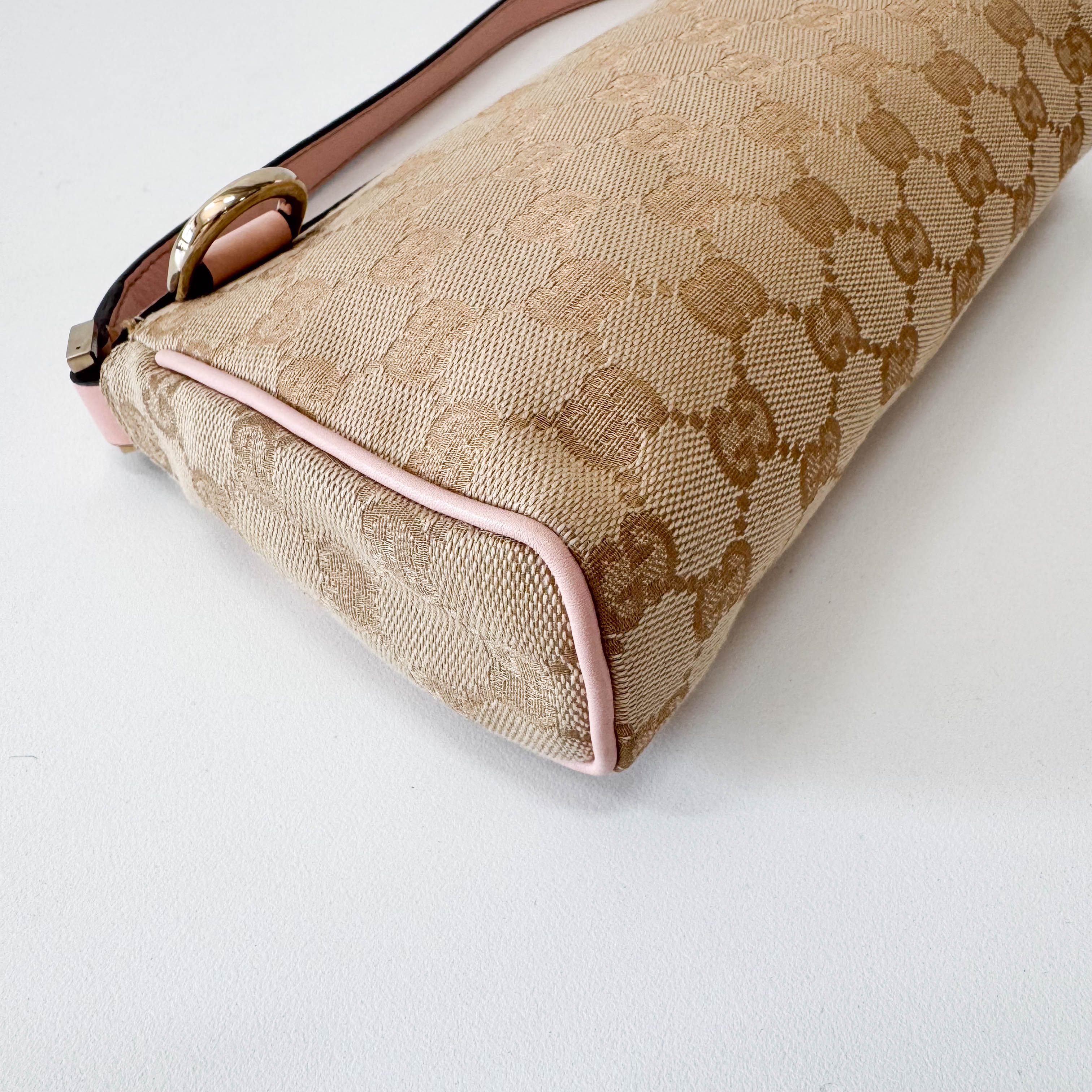 GG Canvas Shoulder Bag