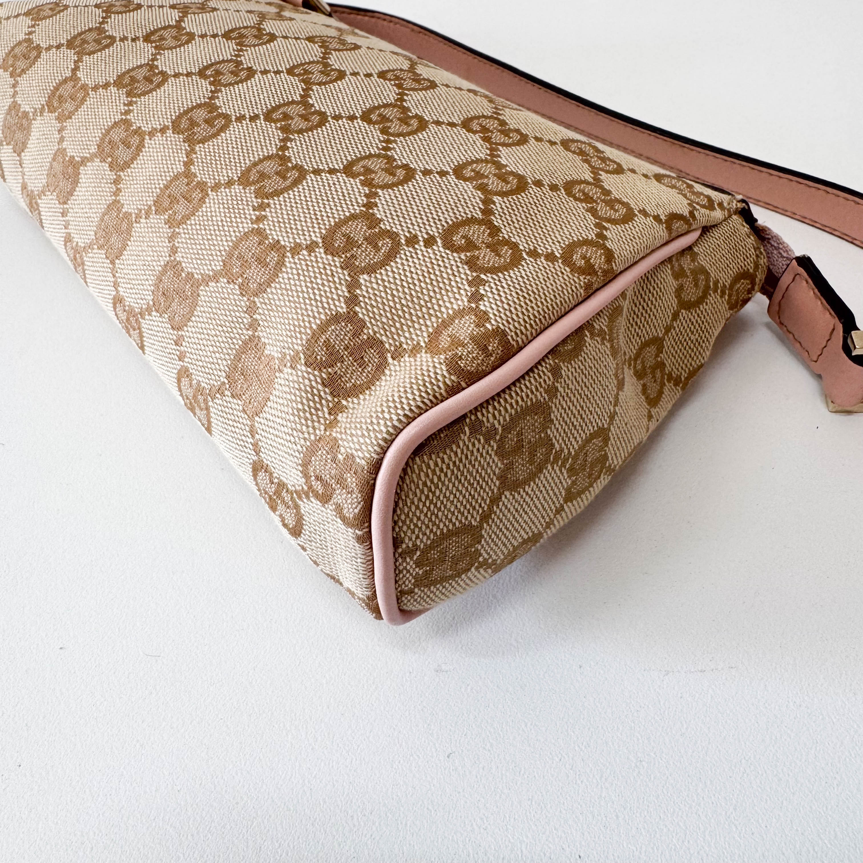 GG Canvas Shoulder Bag