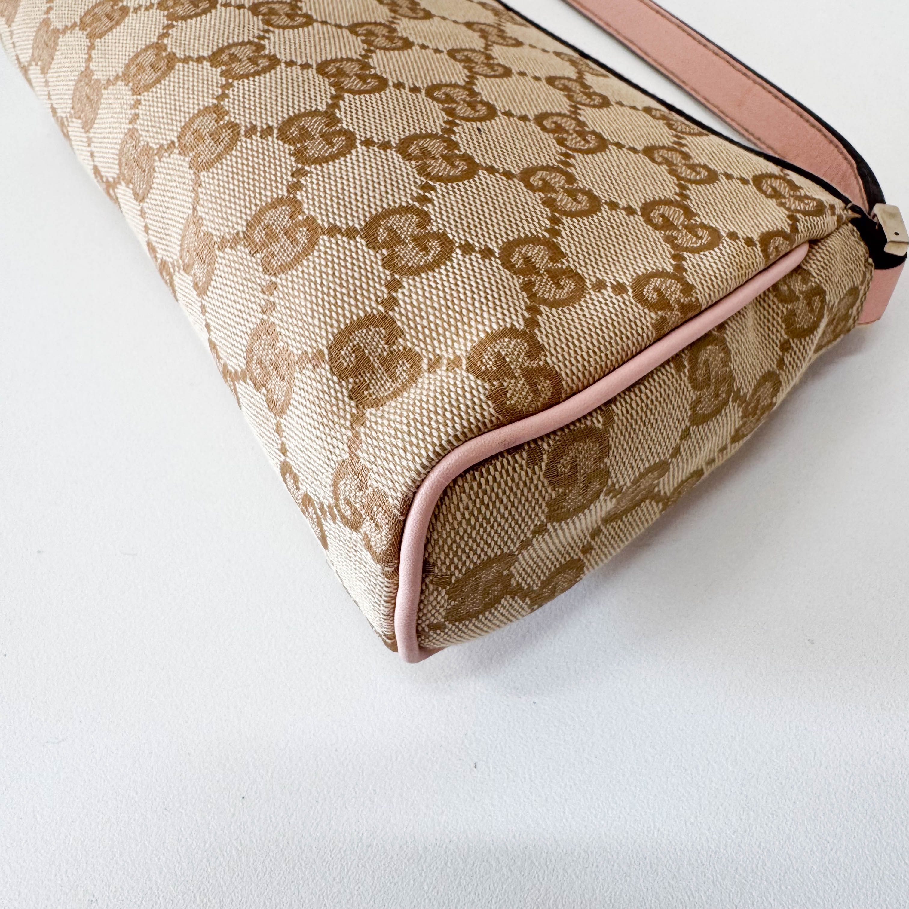 GG Canvas Shoulder Bag