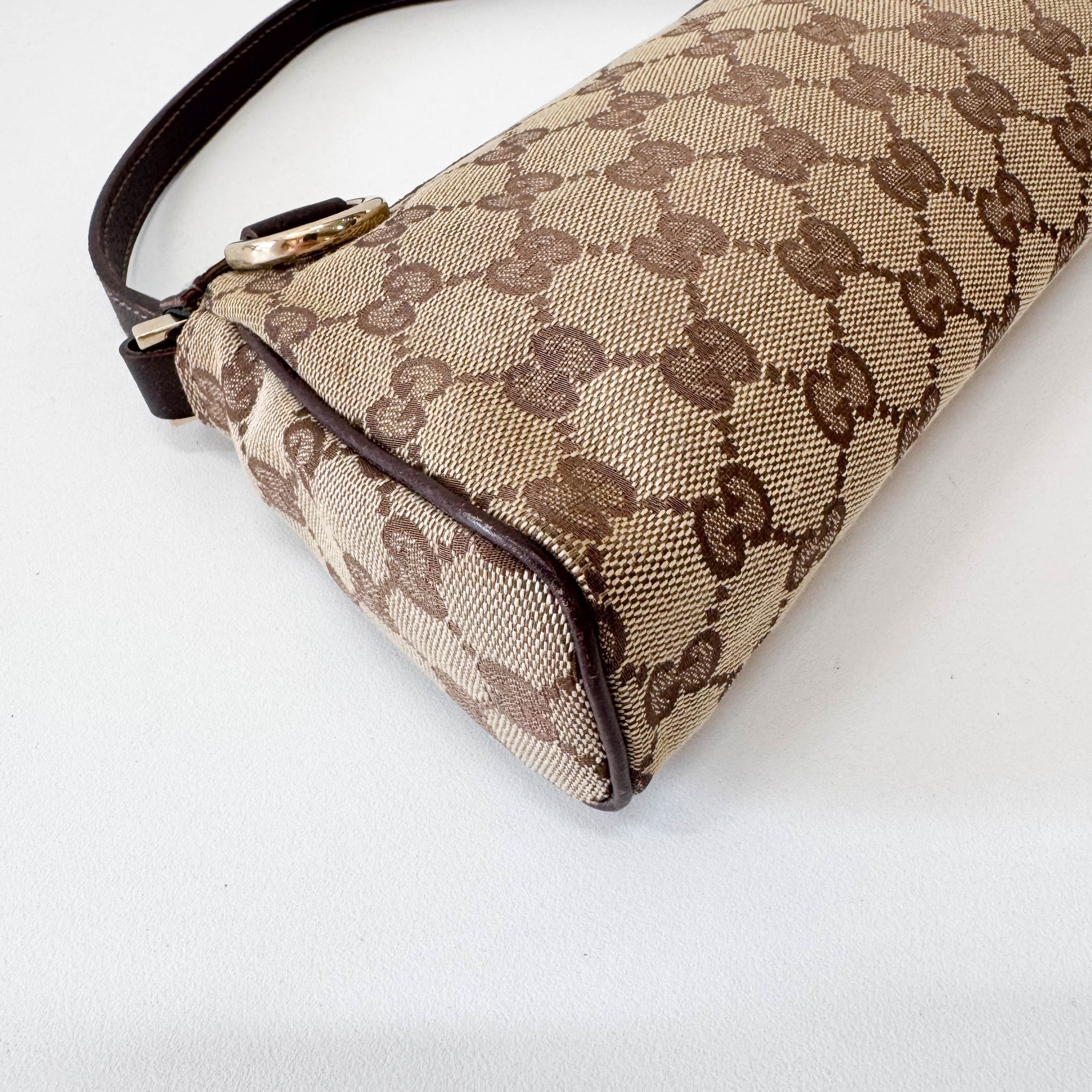 GG Canvas Shoulder Bag