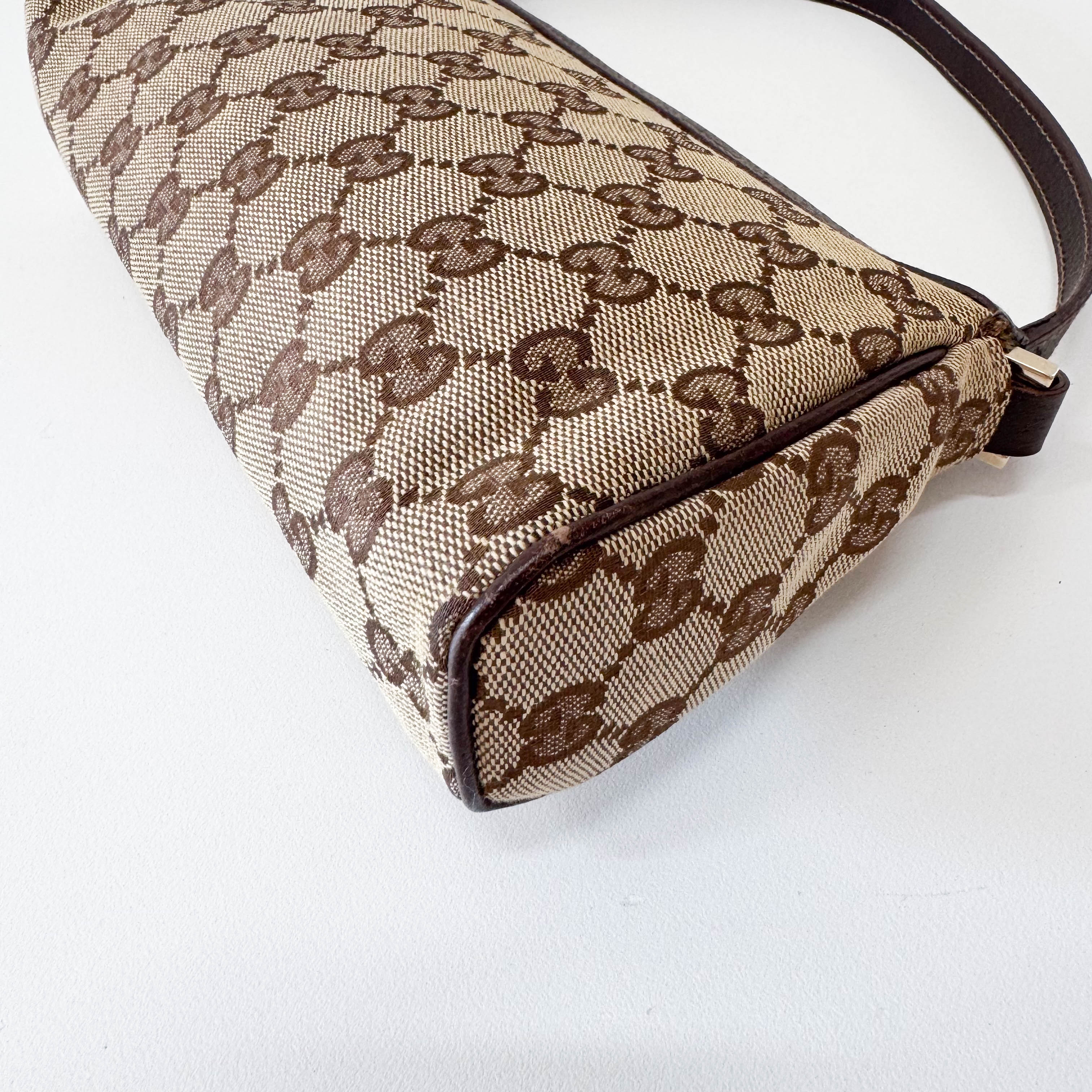 GG Canvas Shoulder Bag