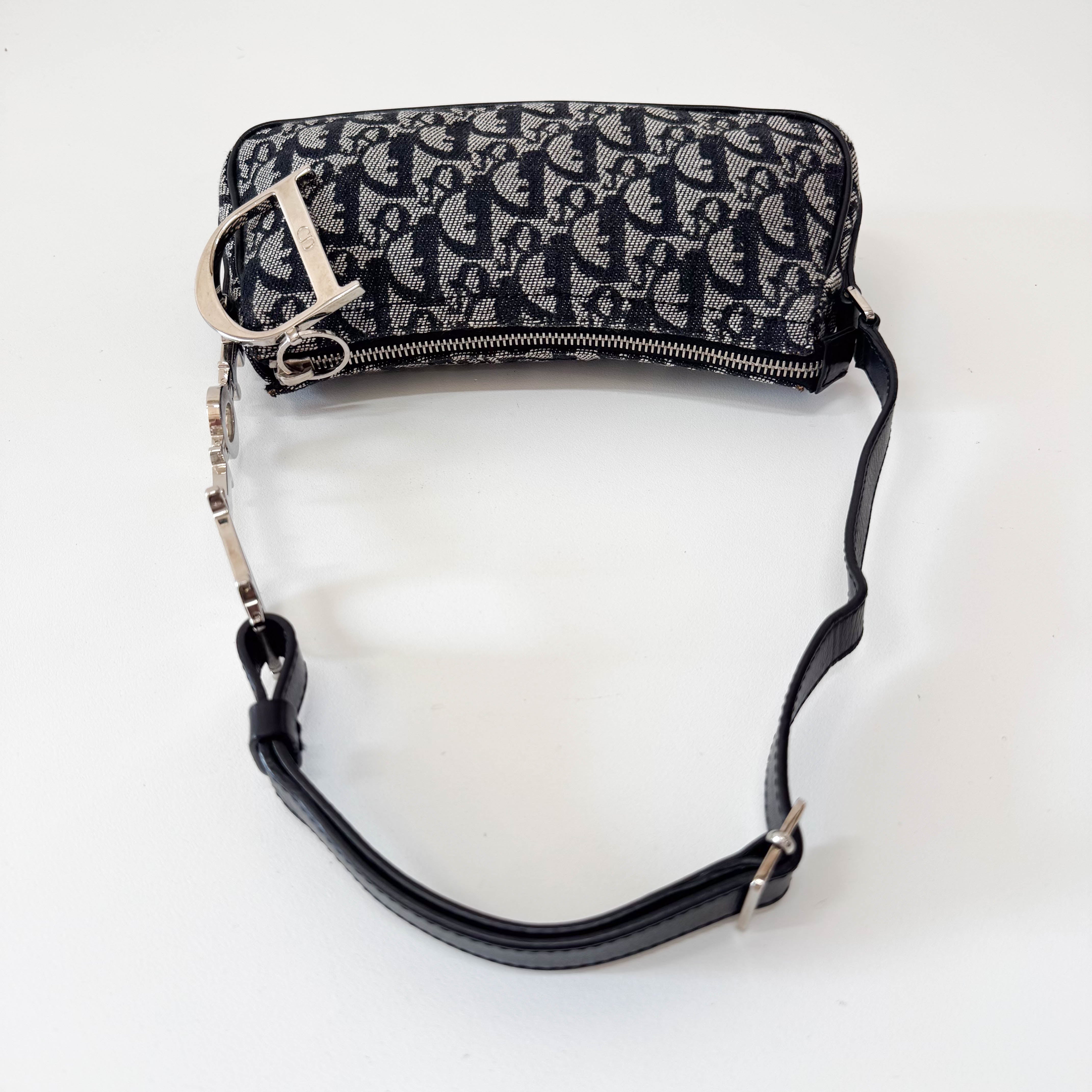 Trotter Accesorie Pouch Shoulder Bag