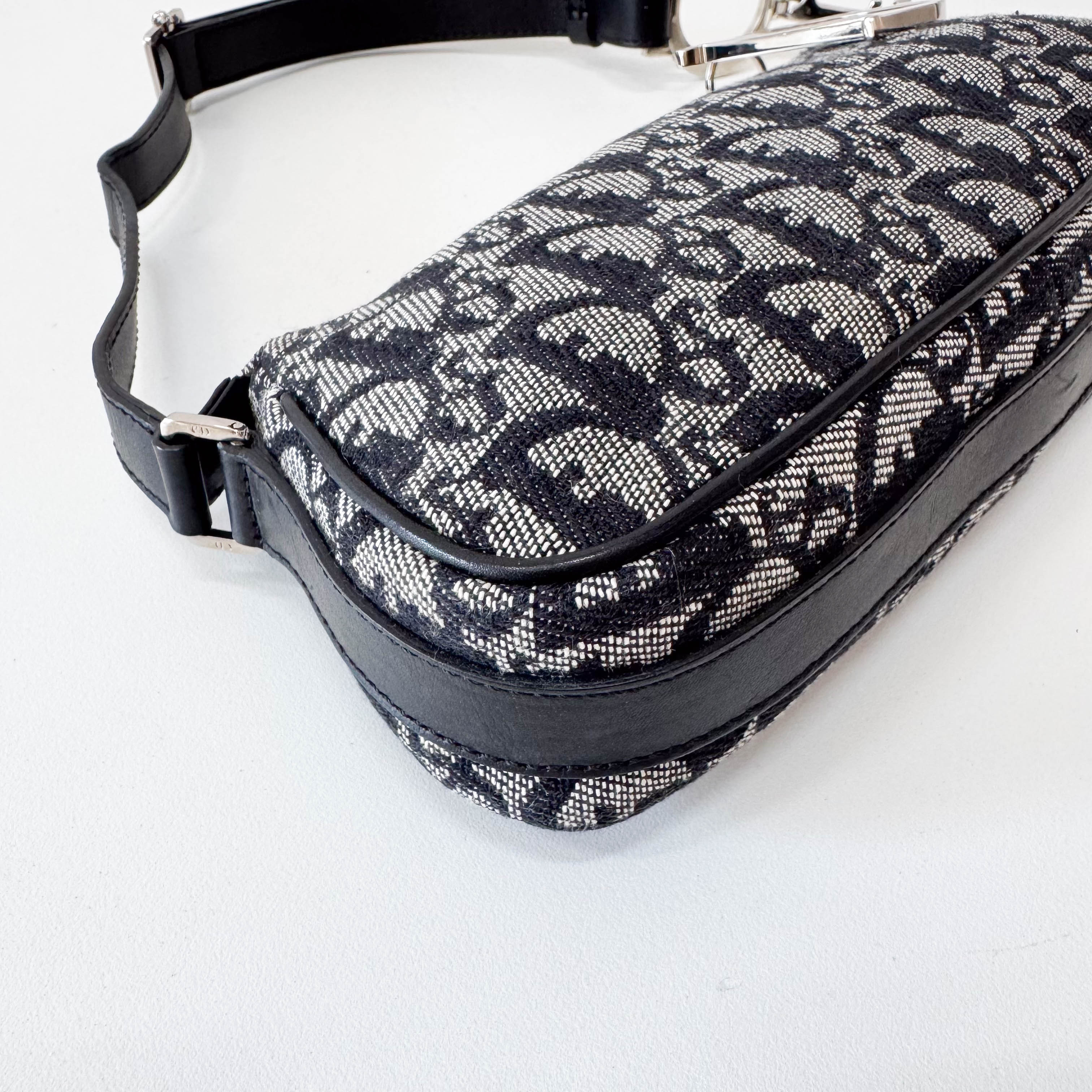 Trotter Accesorie Pouch Shoulder Bag