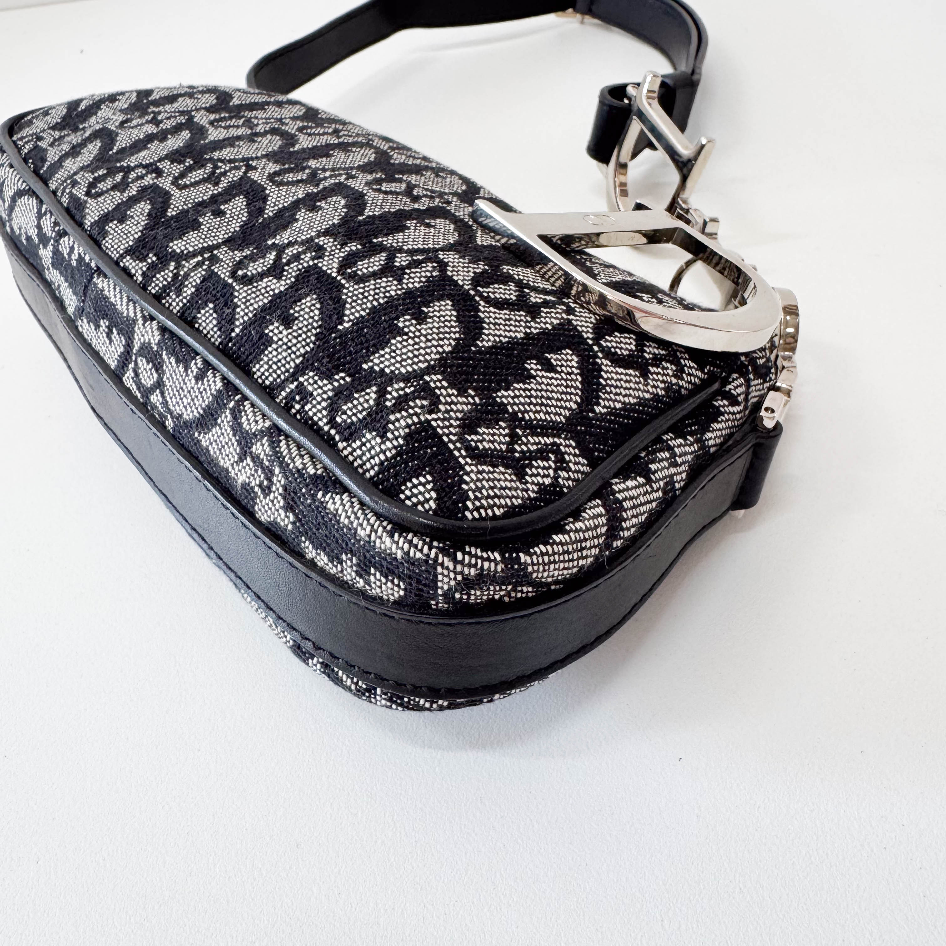 Trotter Accesorie Pouch Shoulder Bag