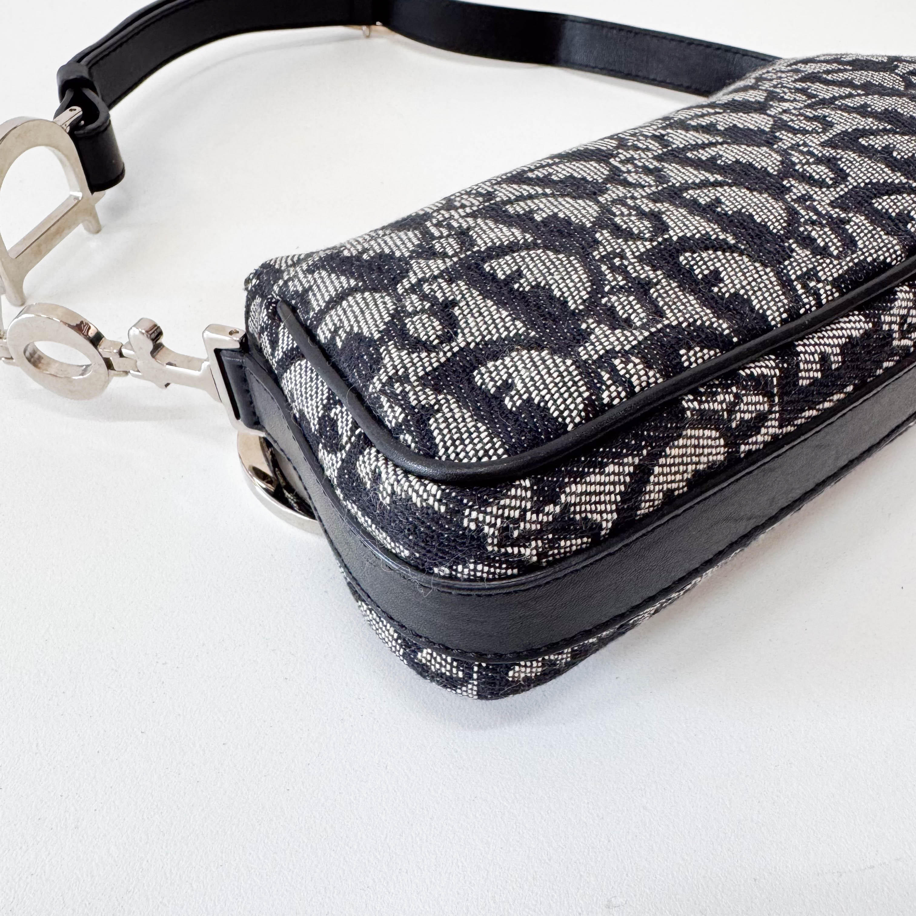 Trotter Accesorie Pouch Shoulder Bag