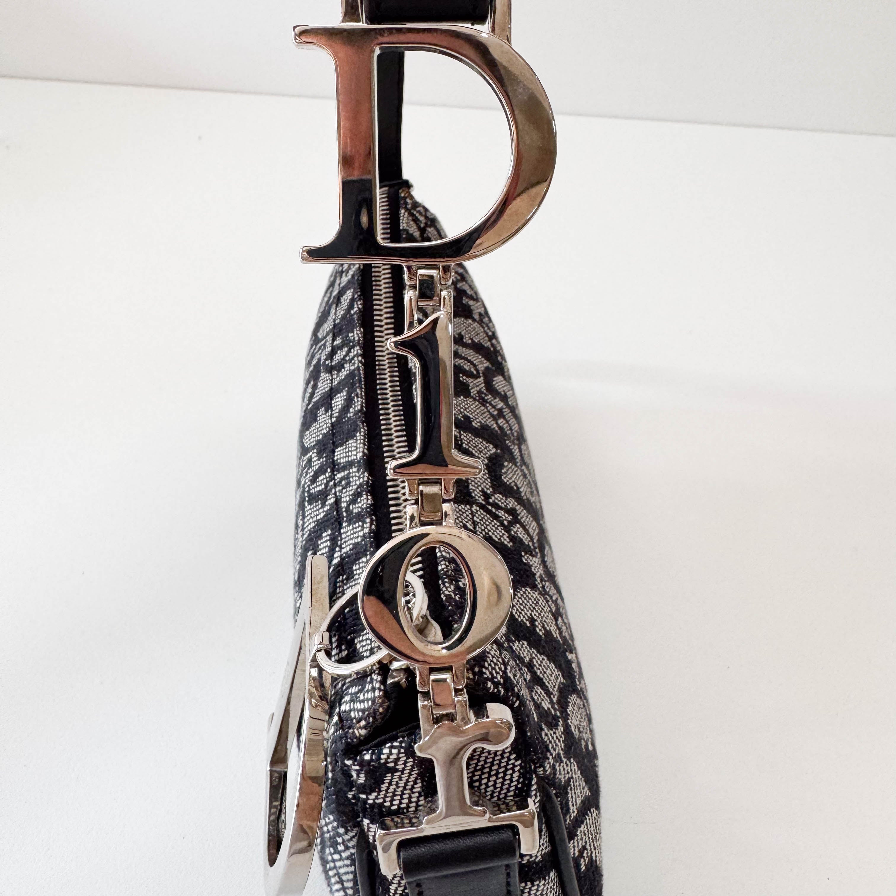 Trotter Accesorie Pouch Shoulder Bag