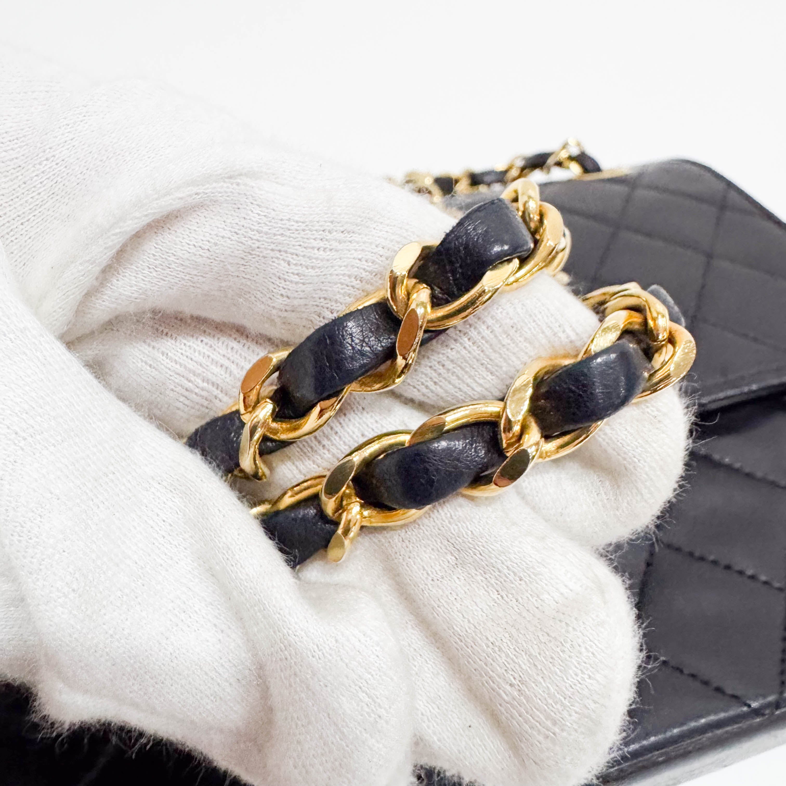 Matelassé Black Lambskin Leather Crossbody Bag