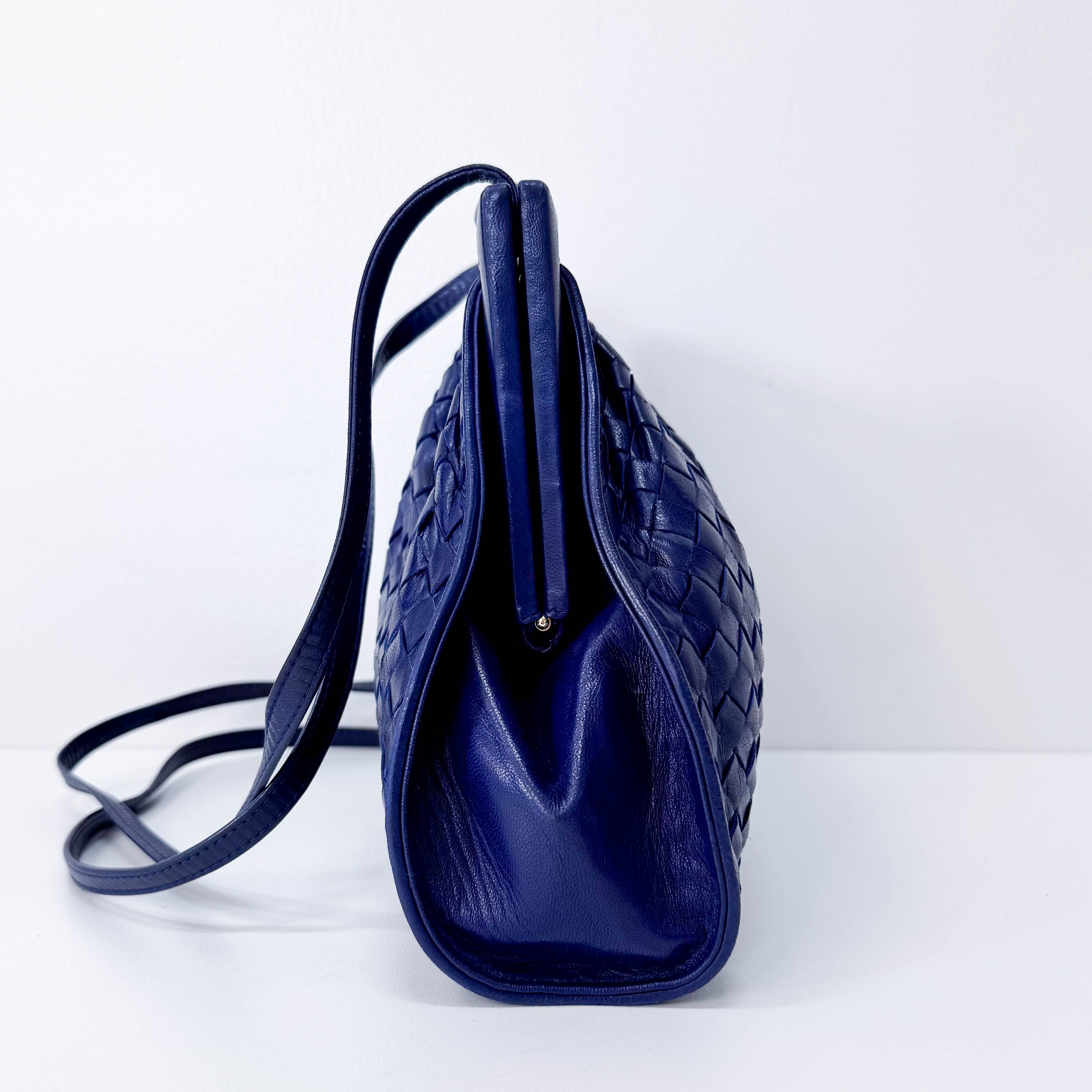 Intrecciato Clasp Purse Shoulder Bag