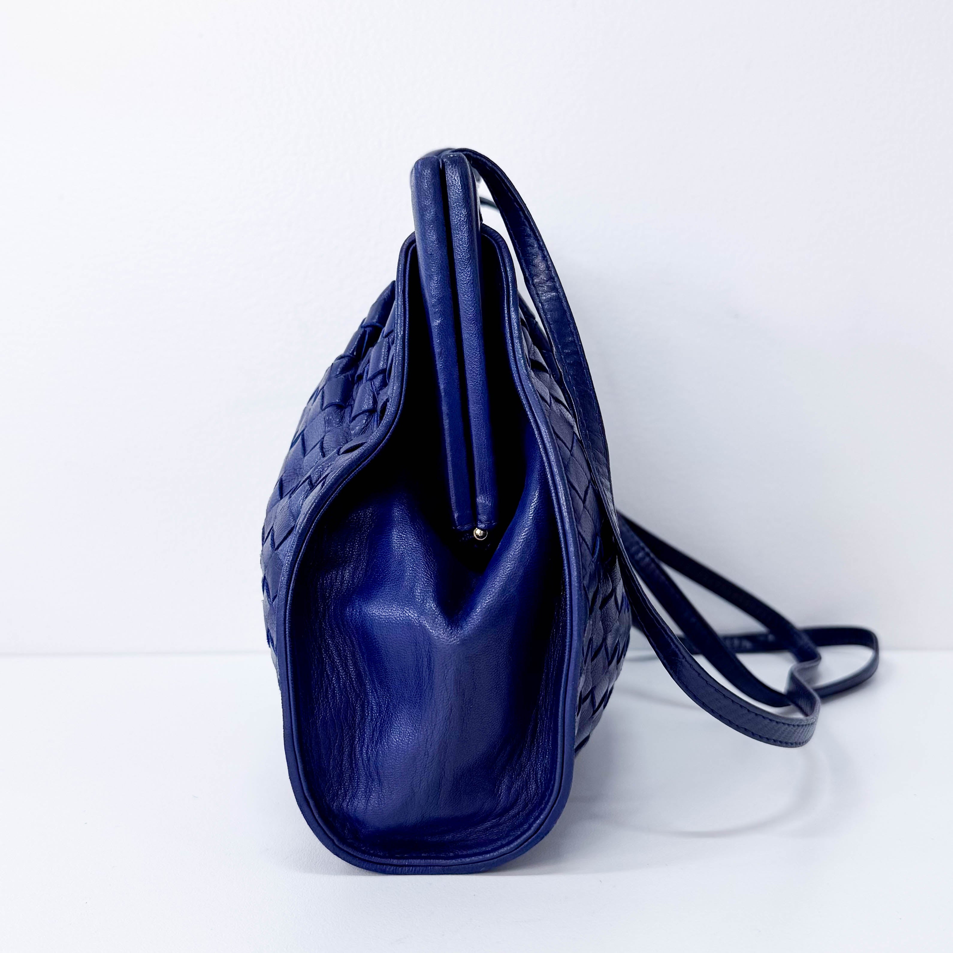 Intrecciato Clasp Purse Shoulder Bag