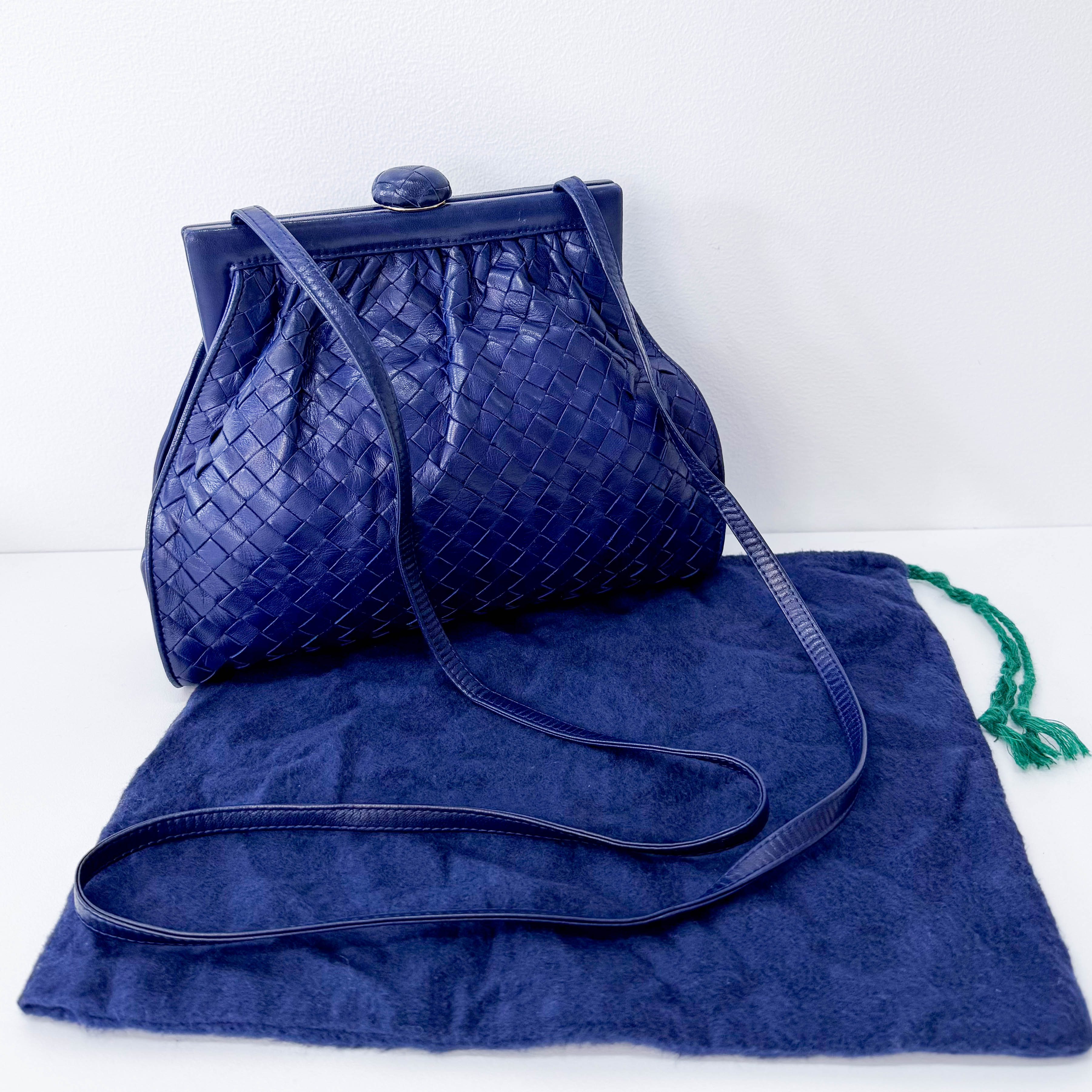 Intrecciato Clasp Purse Shoulder Bag