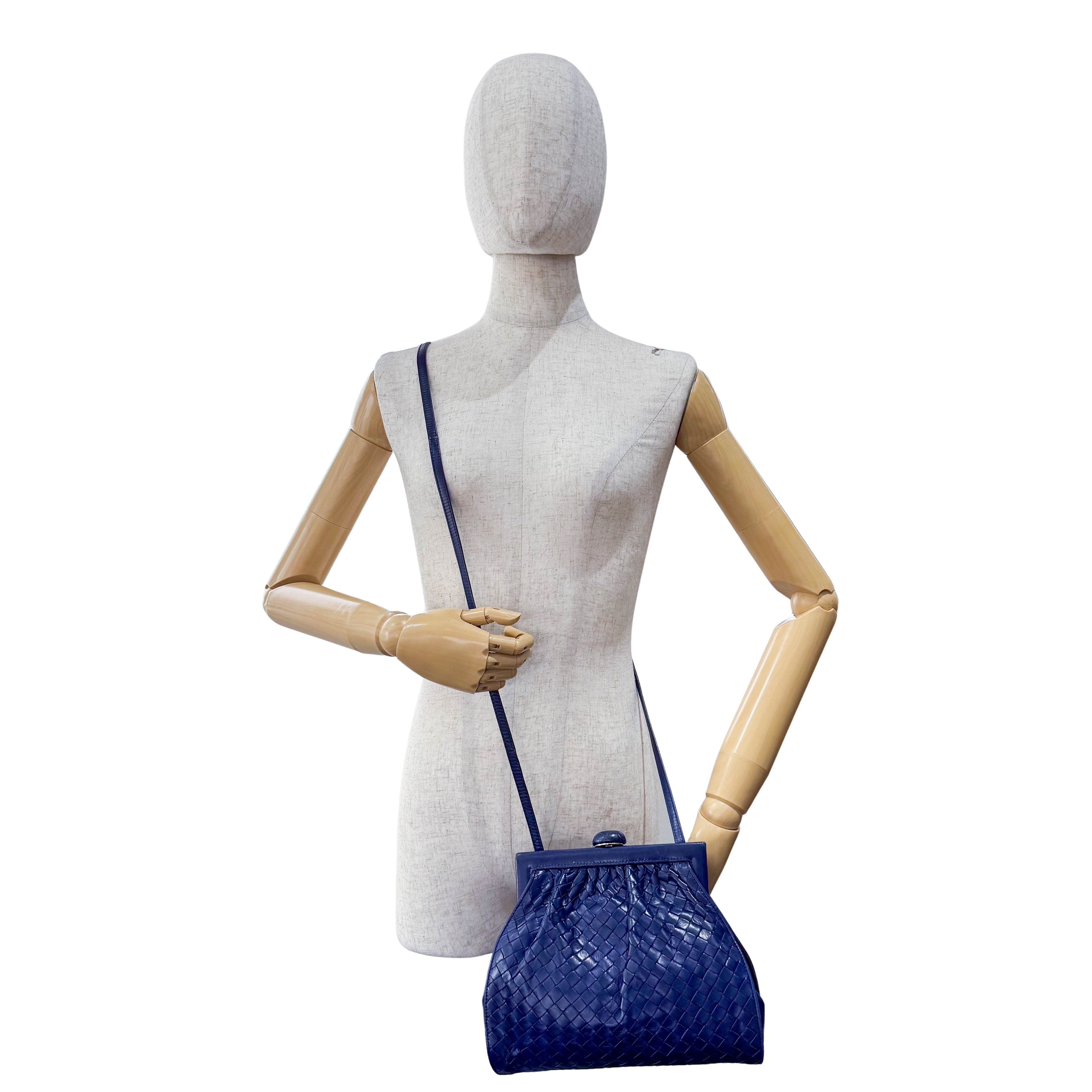 Intrecciato Clasp Purse Shoulder Bag