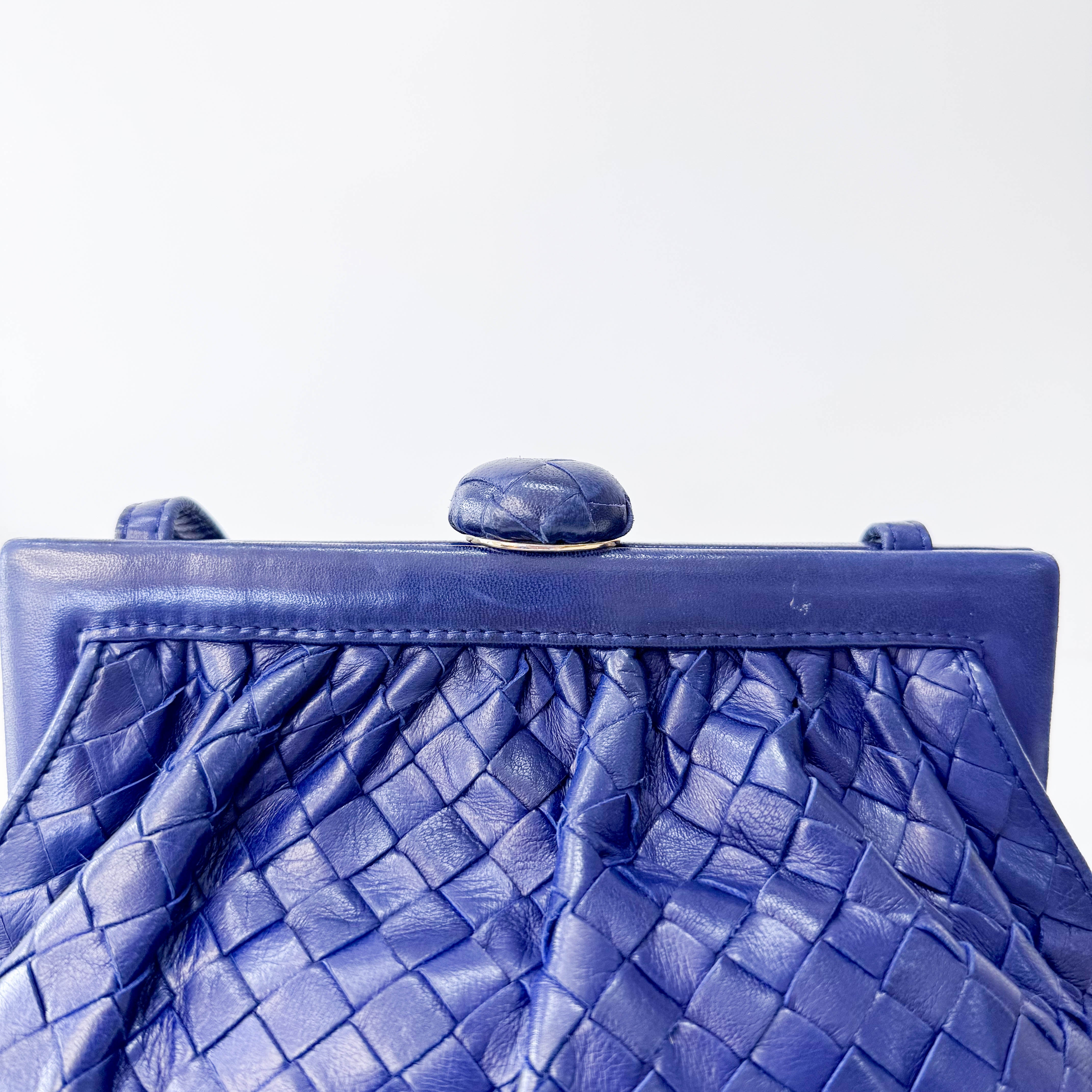 Intrecciato Clasp Purse Shoulder Bag