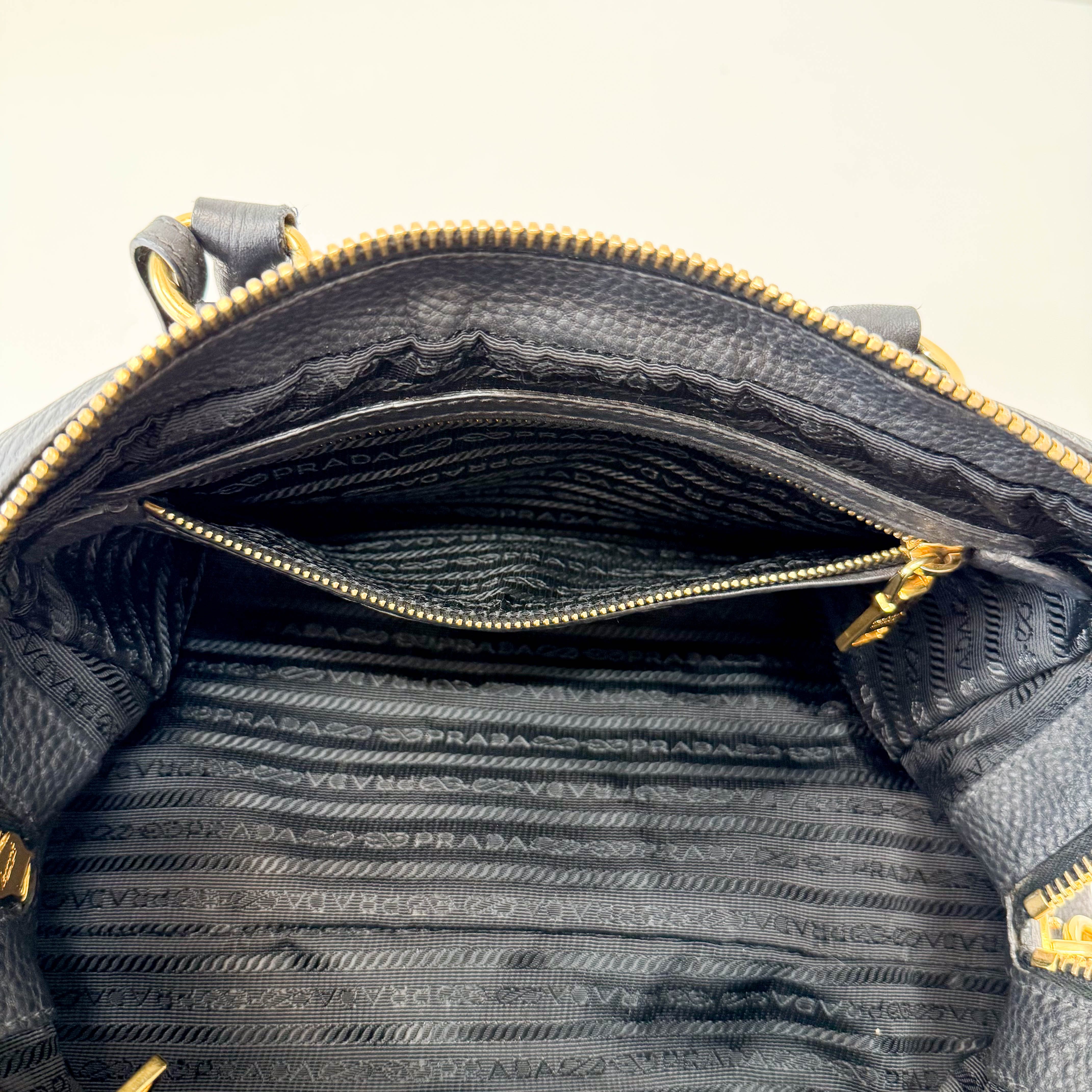 バッグ 00s prada perforated leather boston bag Prada Black Saffiano Leather Perforated Boston Bag