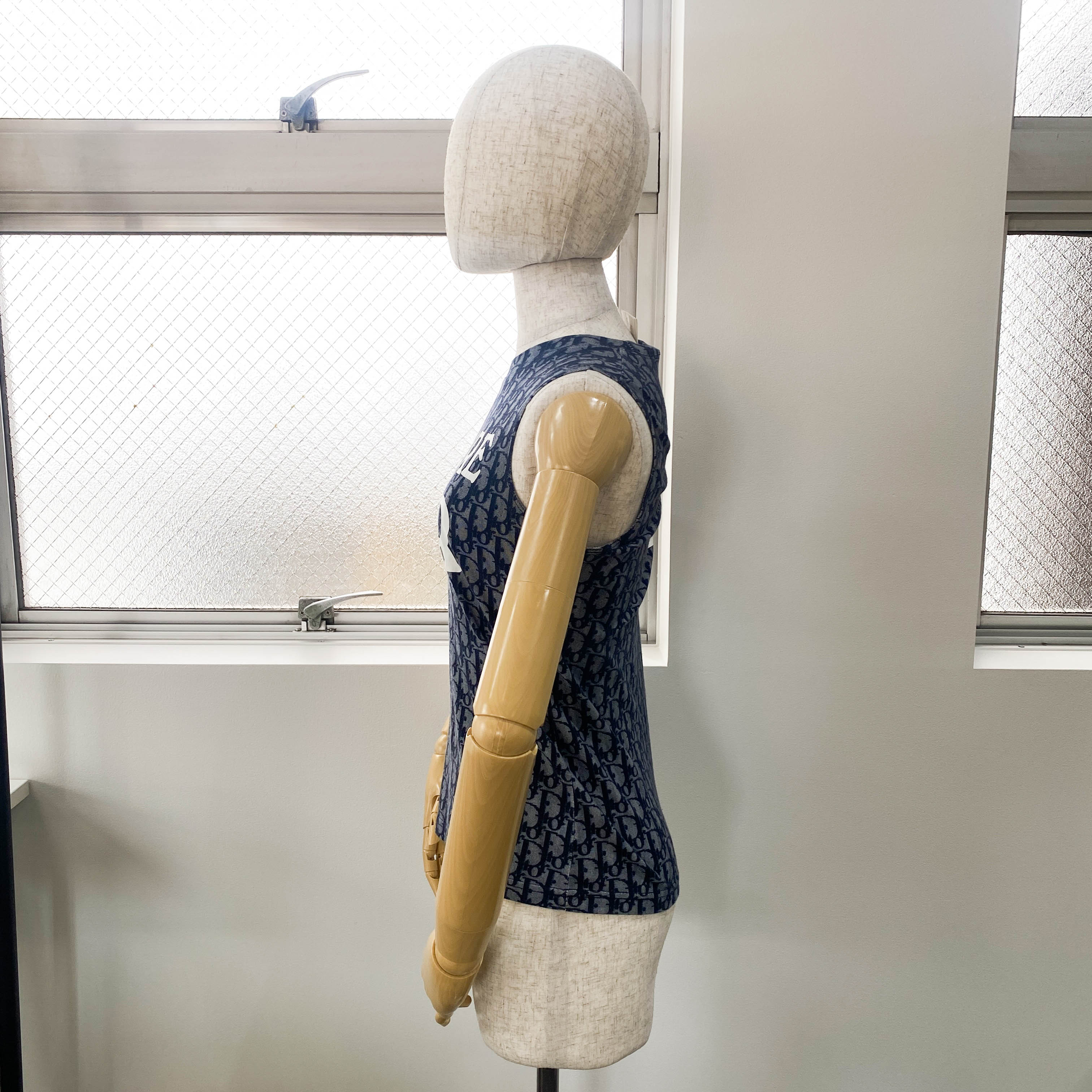 J'ADORE Dior Logo Trotter Sleeveless Top