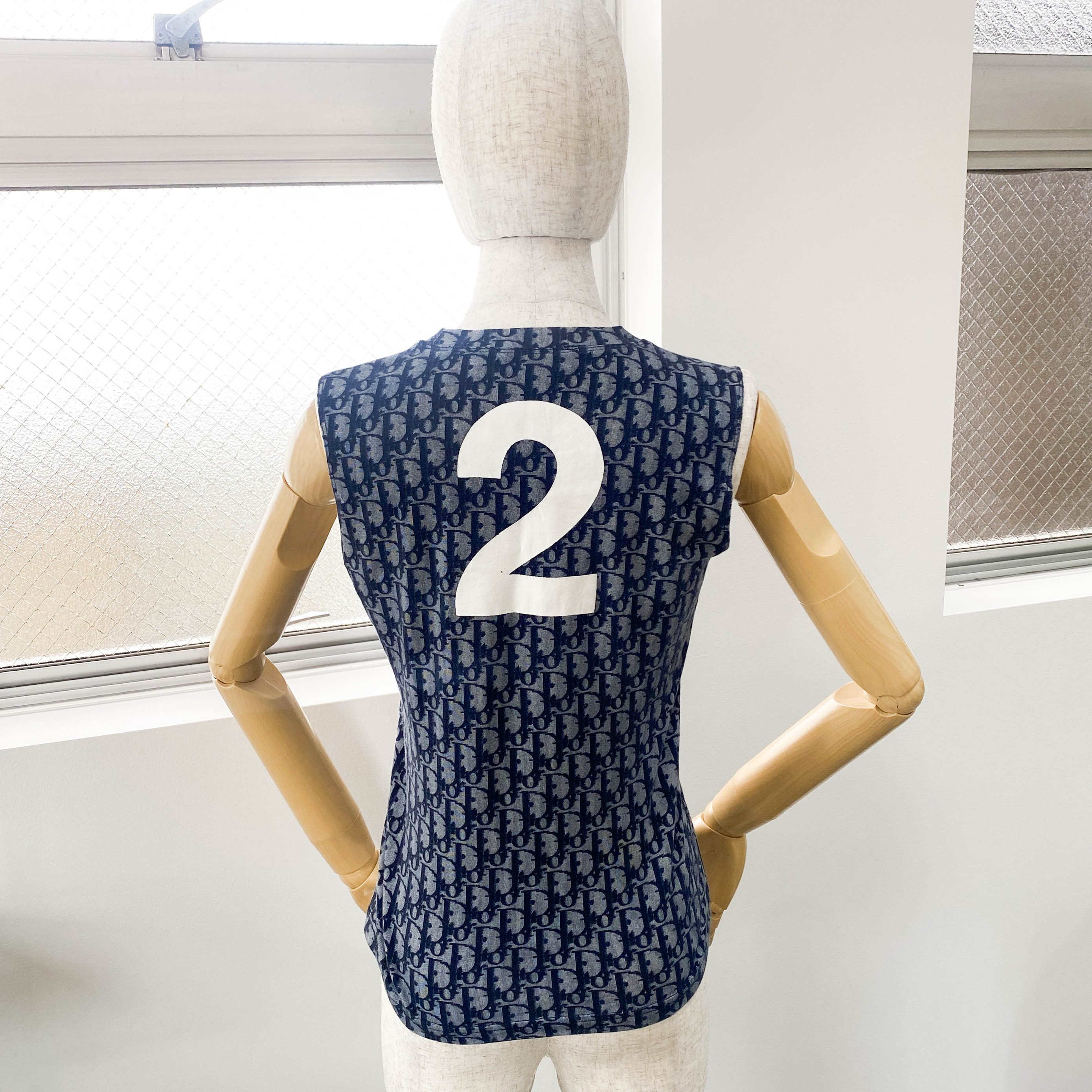 J'ADORE Dior Logo Trotter Sleeveless Top