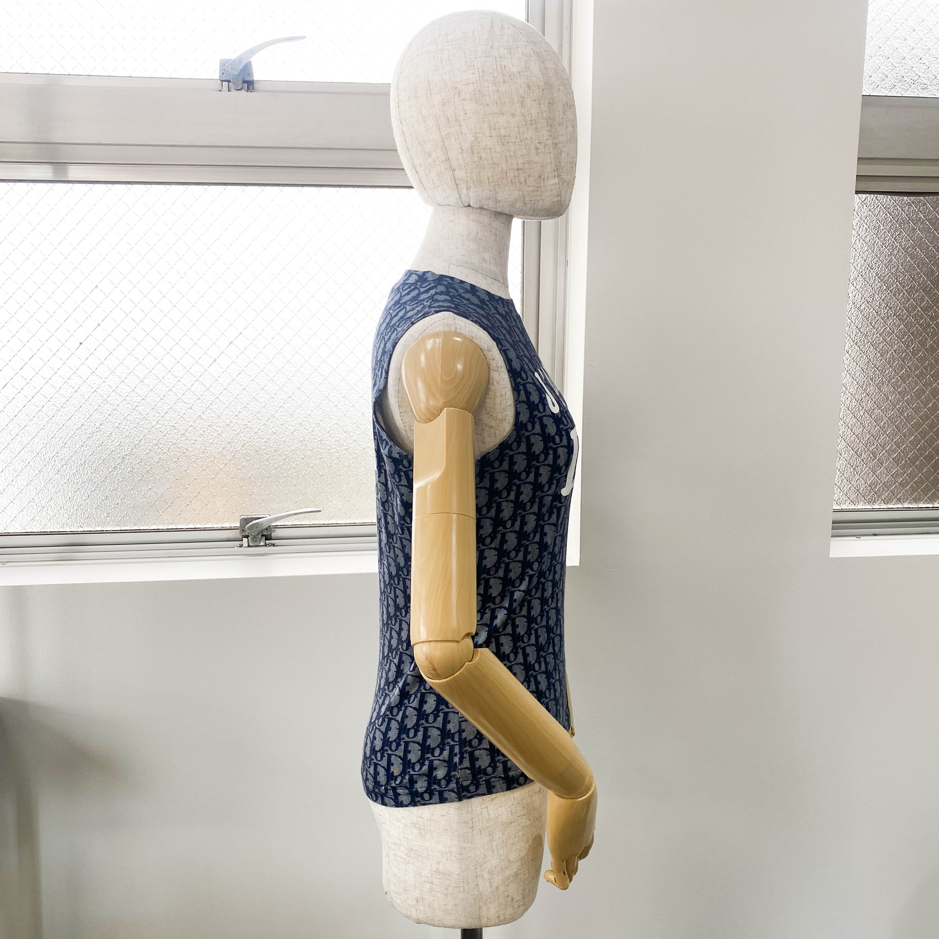 J'ADORE Dior Logo Trotter Sleeveless Top