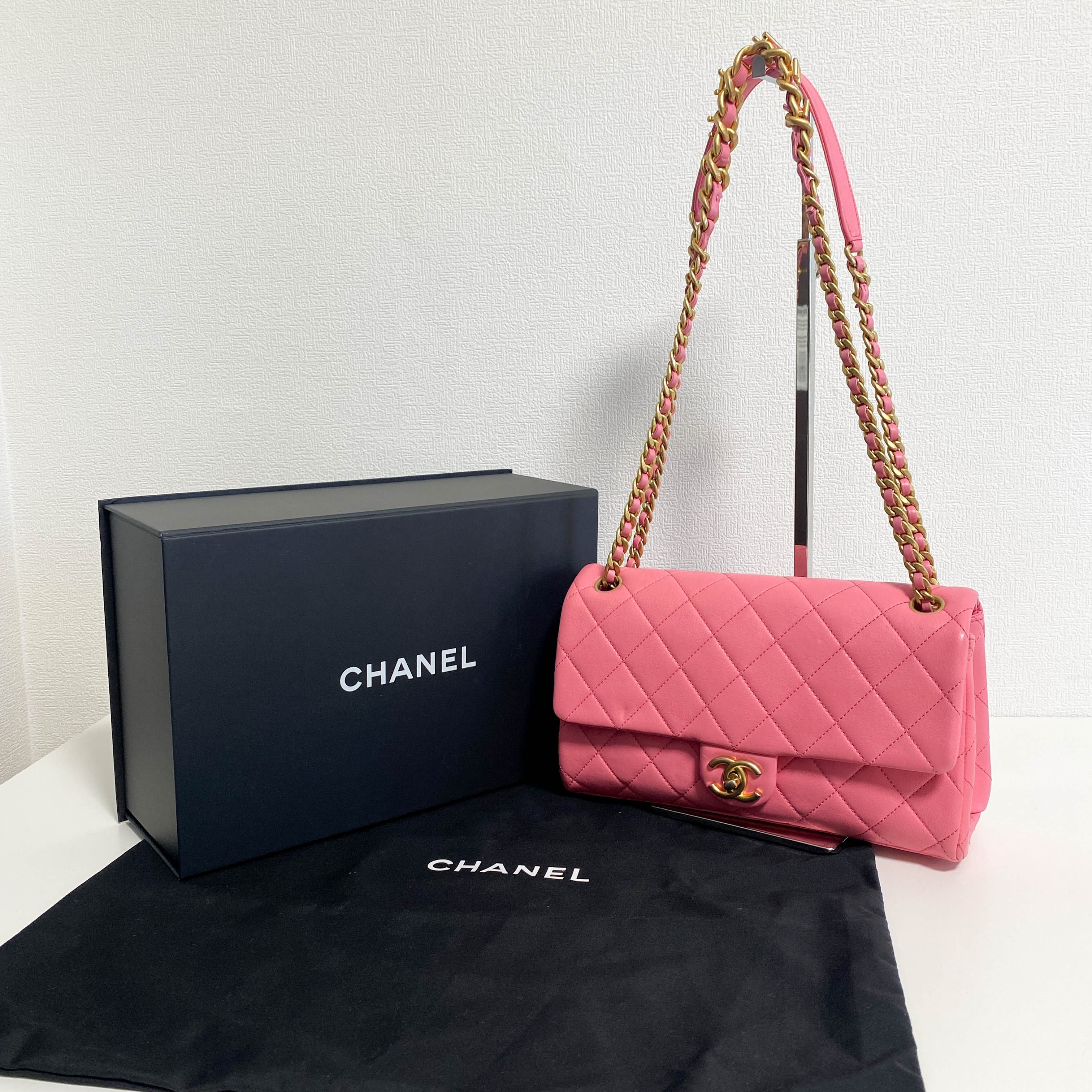 Timeless Classic 25 Pink Lambskin Quilted Shoulder Bag