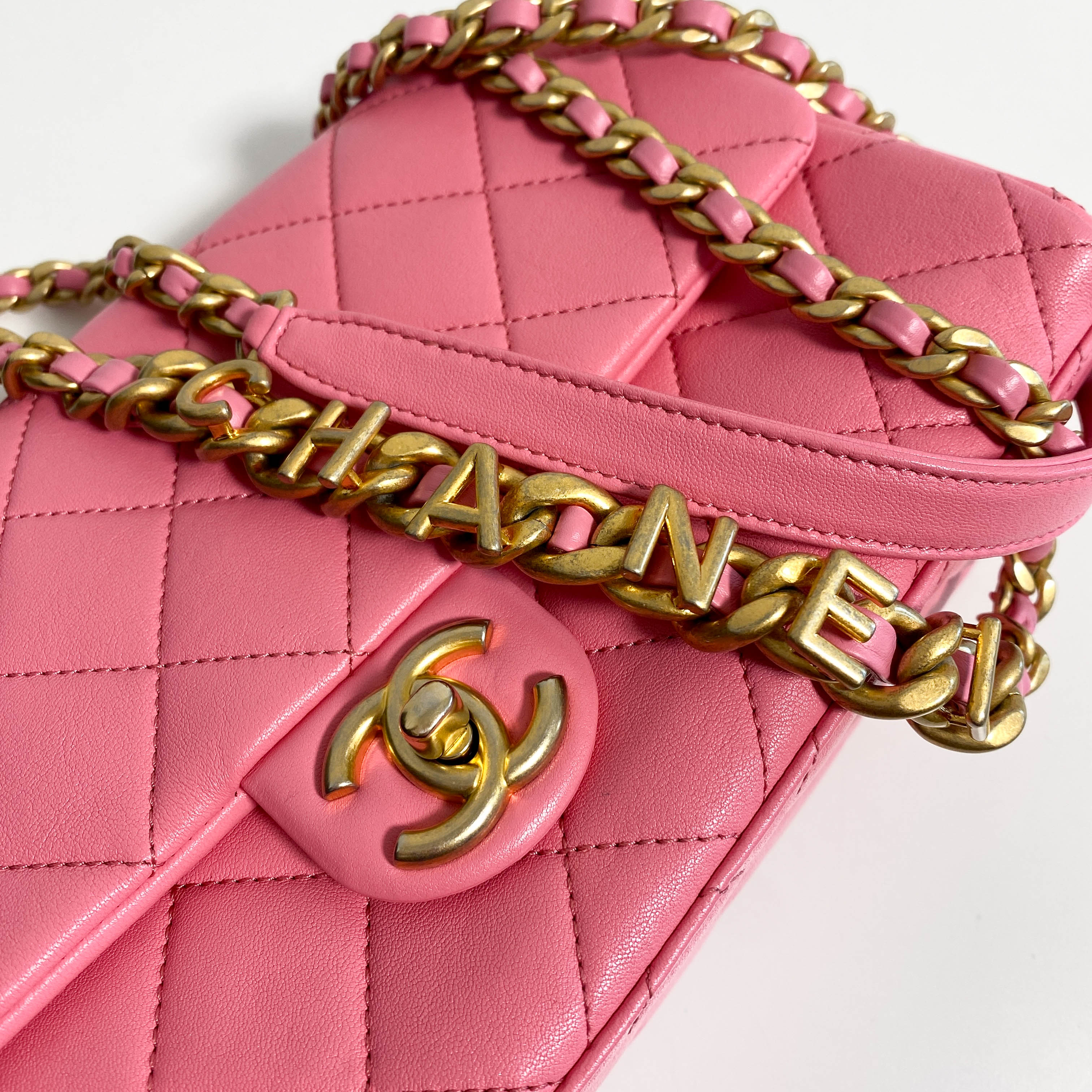 Timeless Classic 25 Pink Lambskin Quilted Shoulder Bag