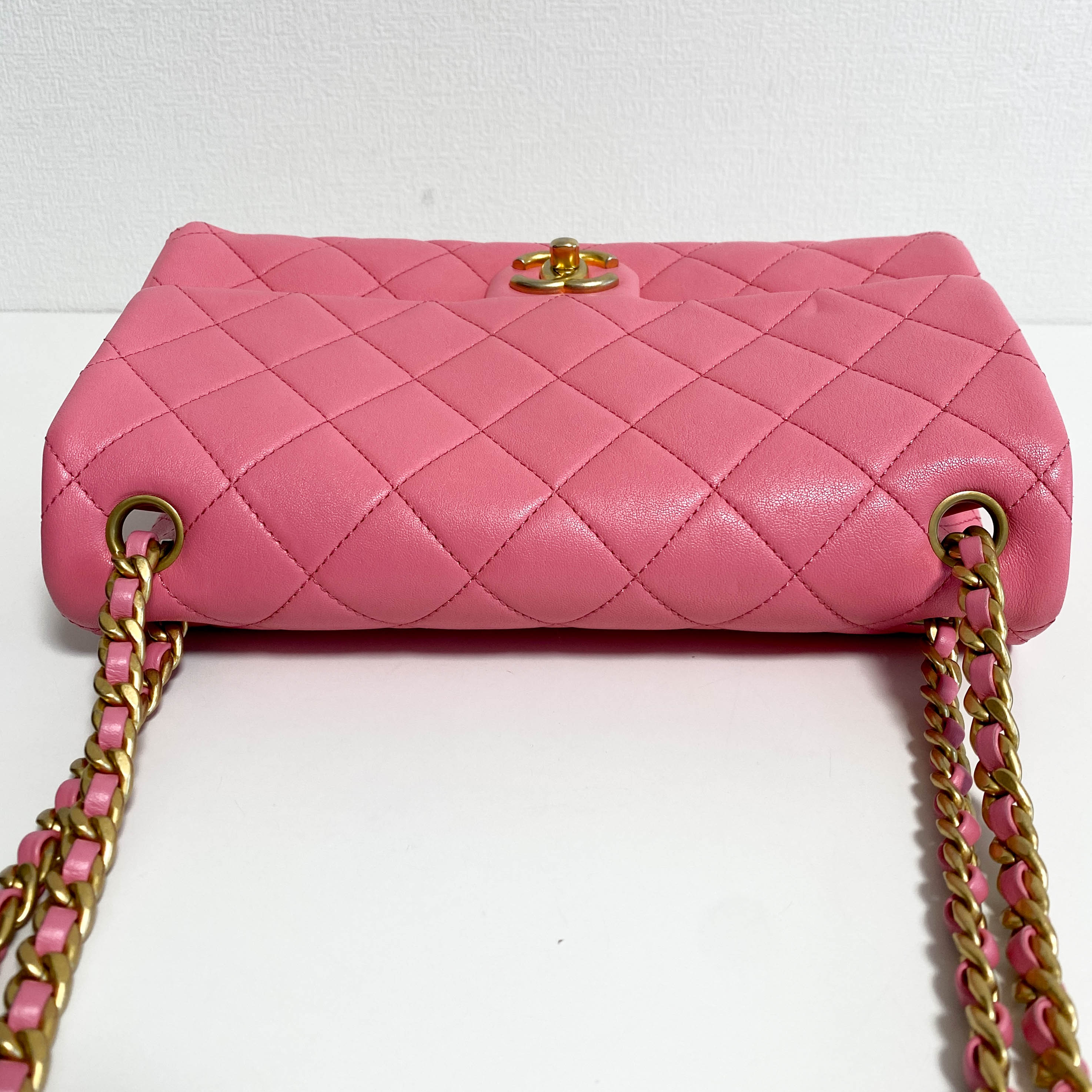 Timeless Classic 25 Pink Lambskin Quilted Shoulder Bag