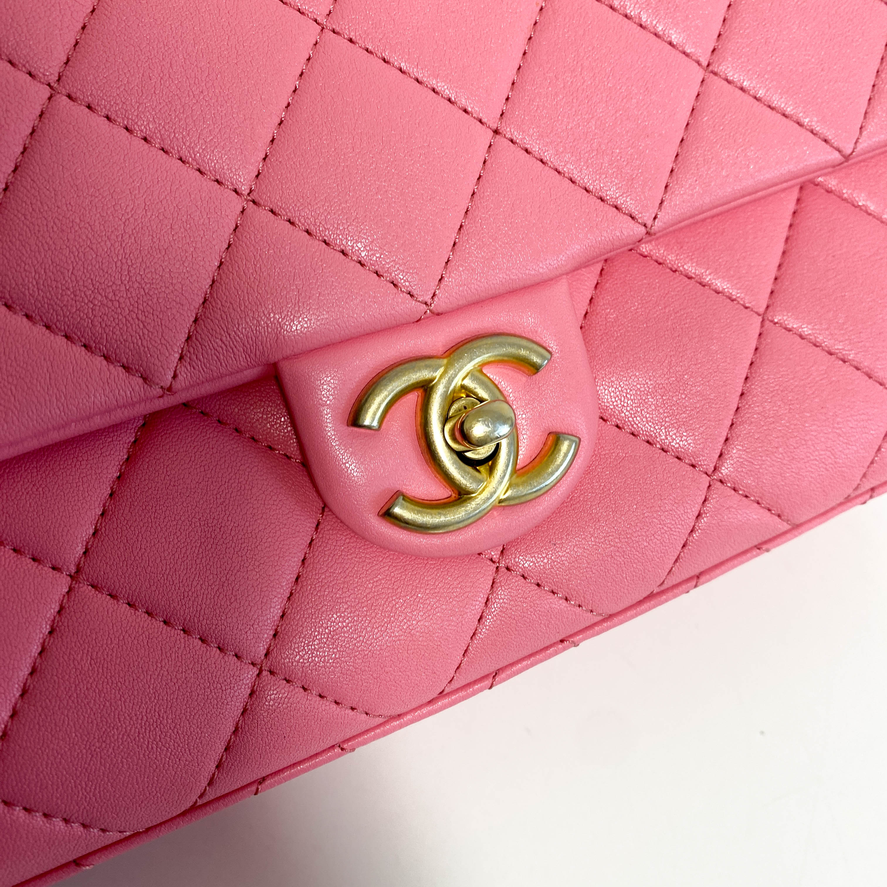 Timeless Classic 25 Pink Lambskin Quilted Shoulder Bag