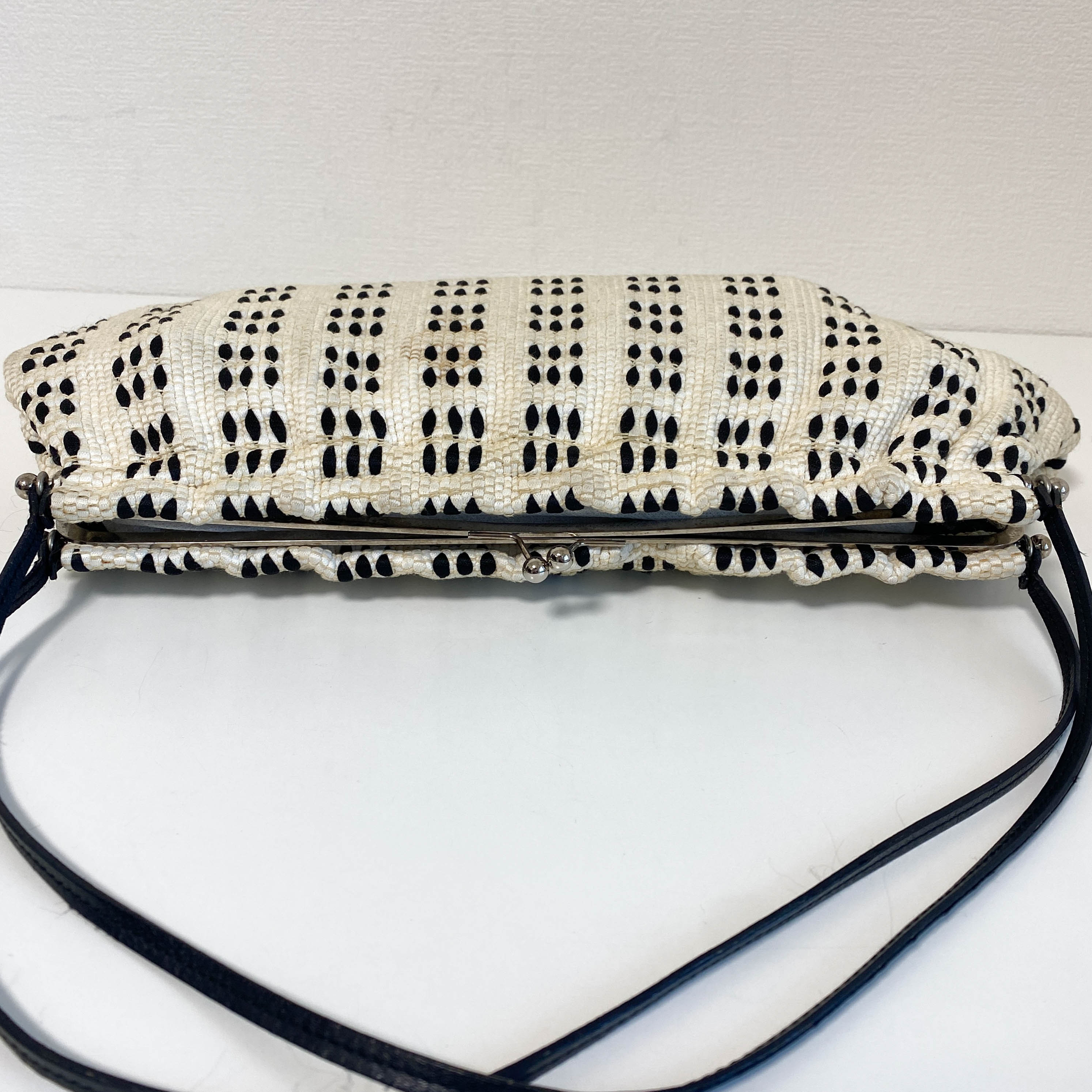 Vintage Clasp Shoulder Bag