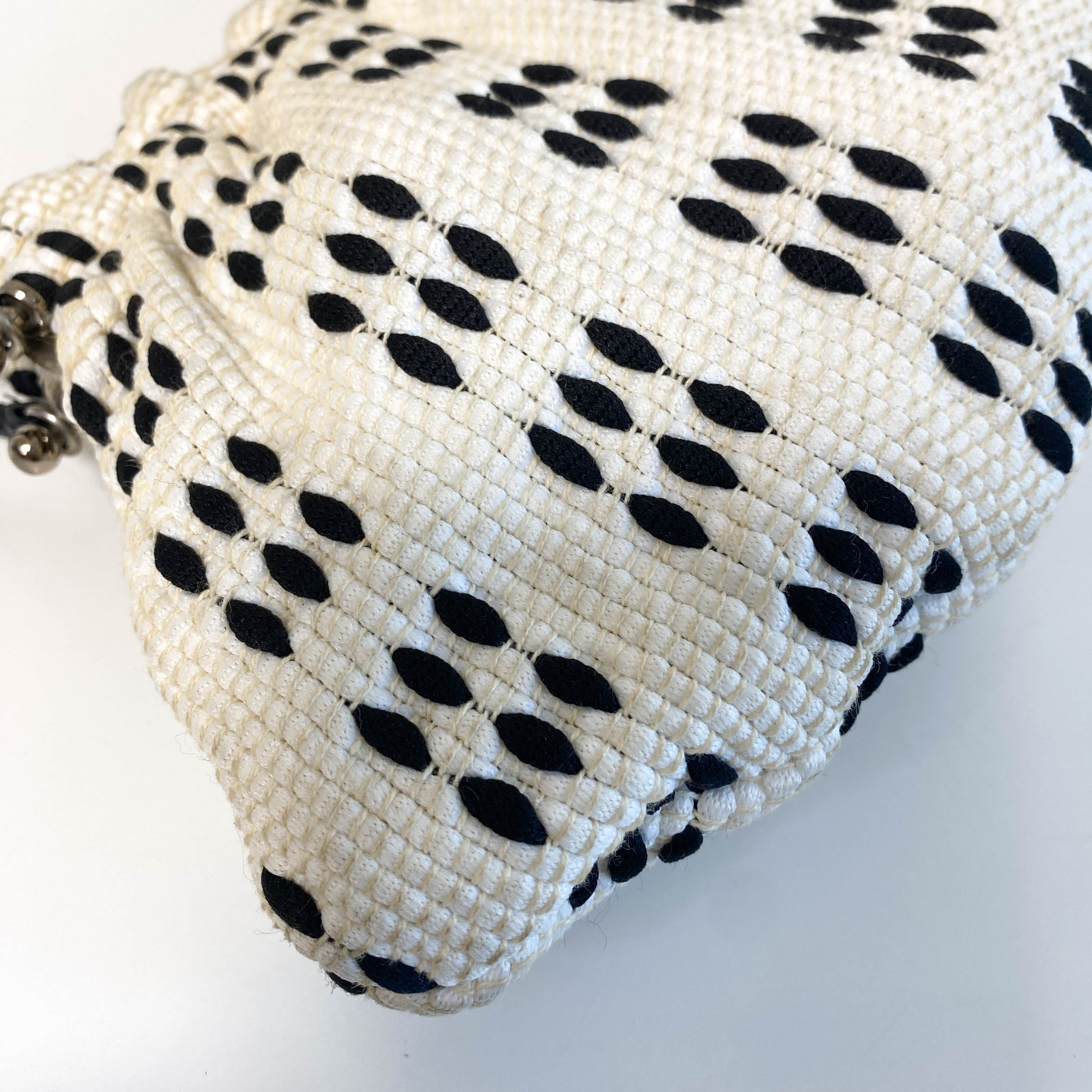 Vintage Clasp Shoulder Bag