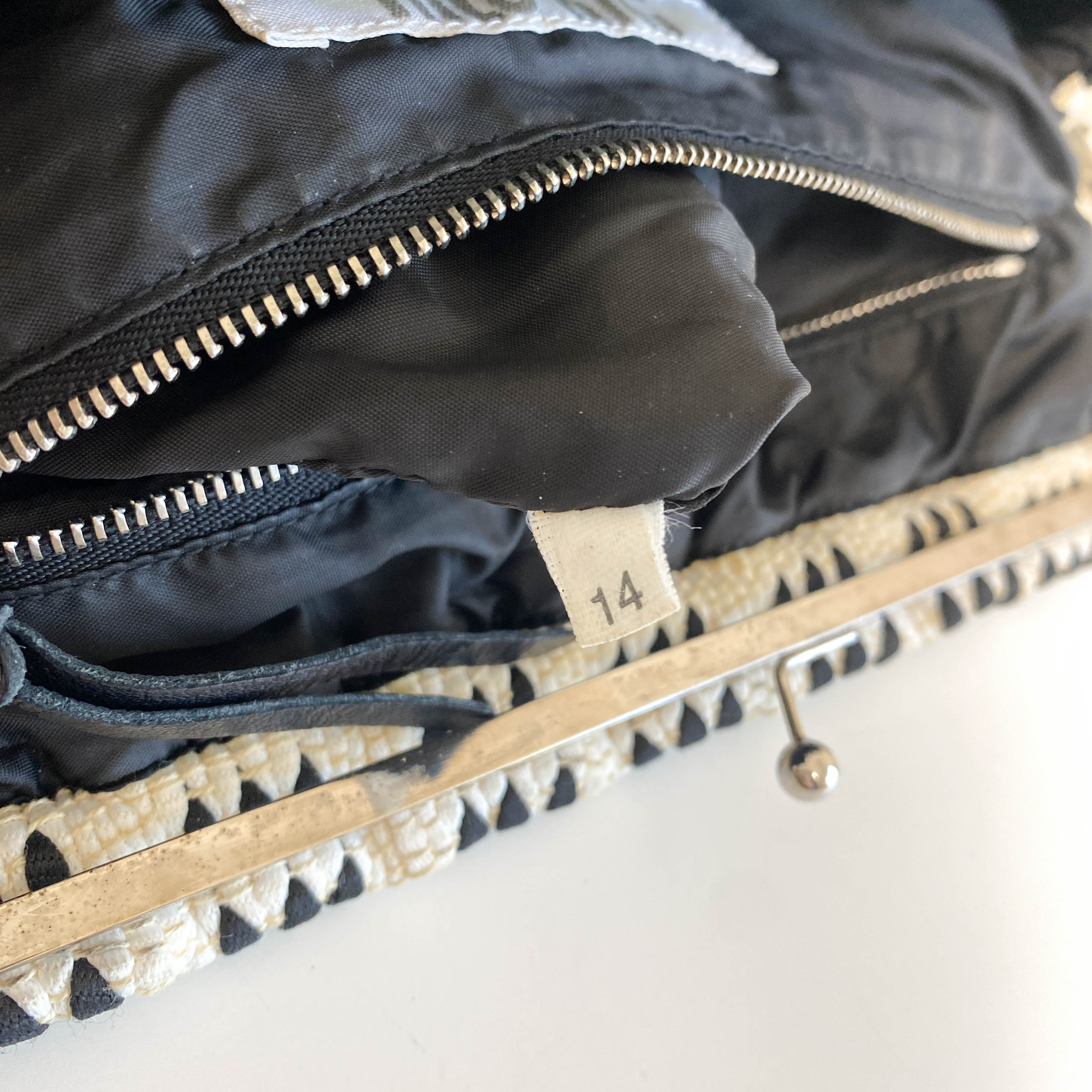 Vintage Clasp Shoulder Bag