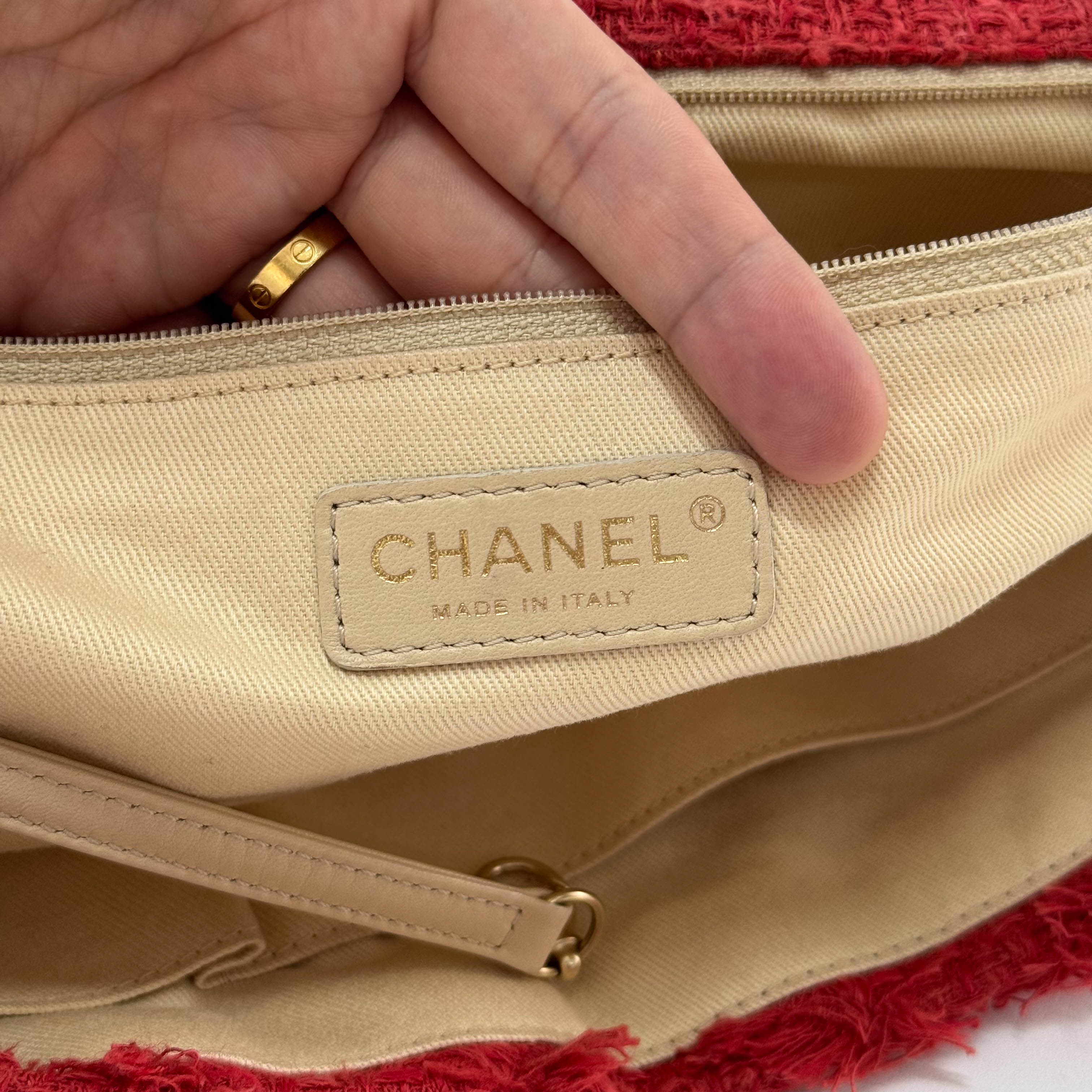 2009 Large Crochet Flap Red Shoulder Bag