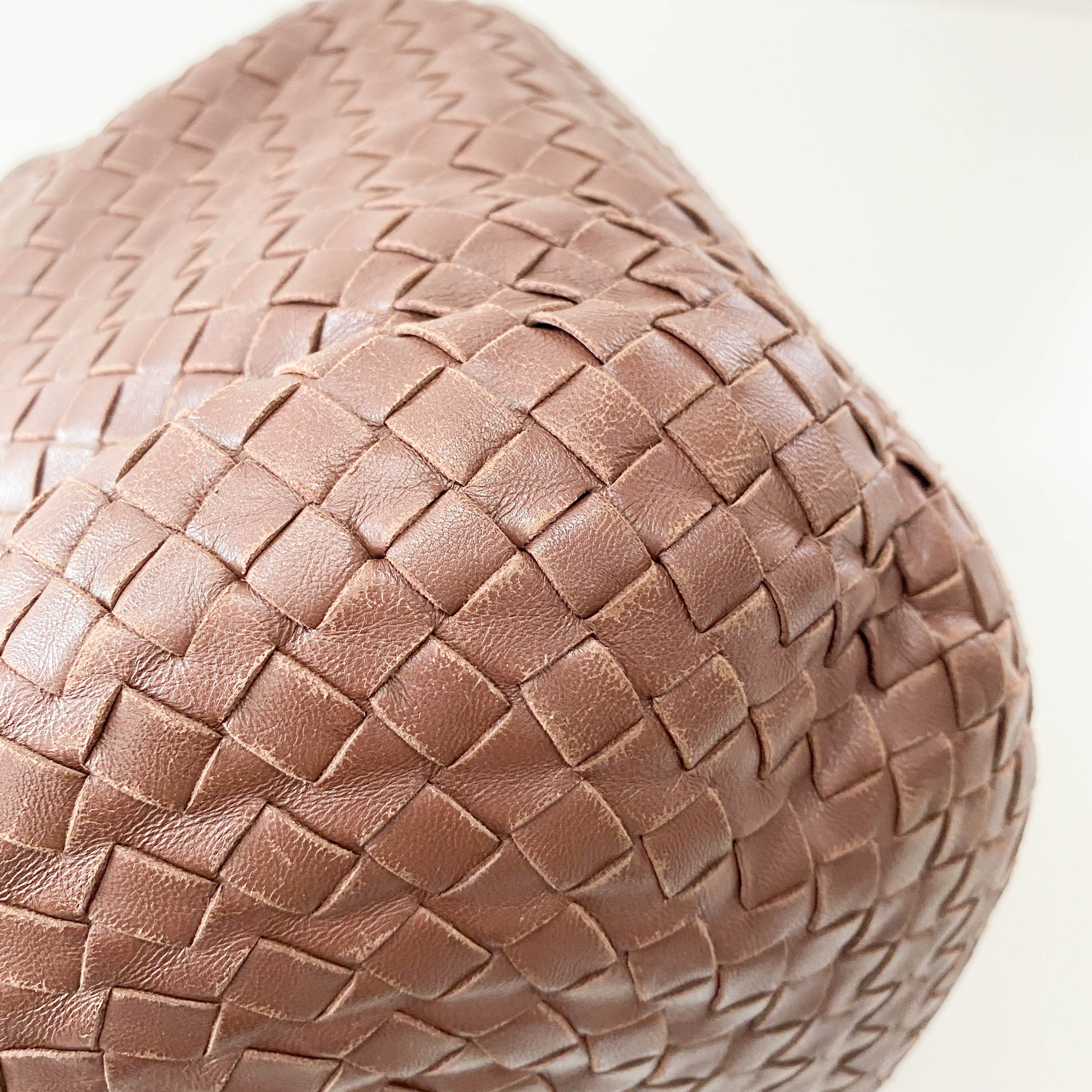 Intrecciato Brown Leather Drawstring bag