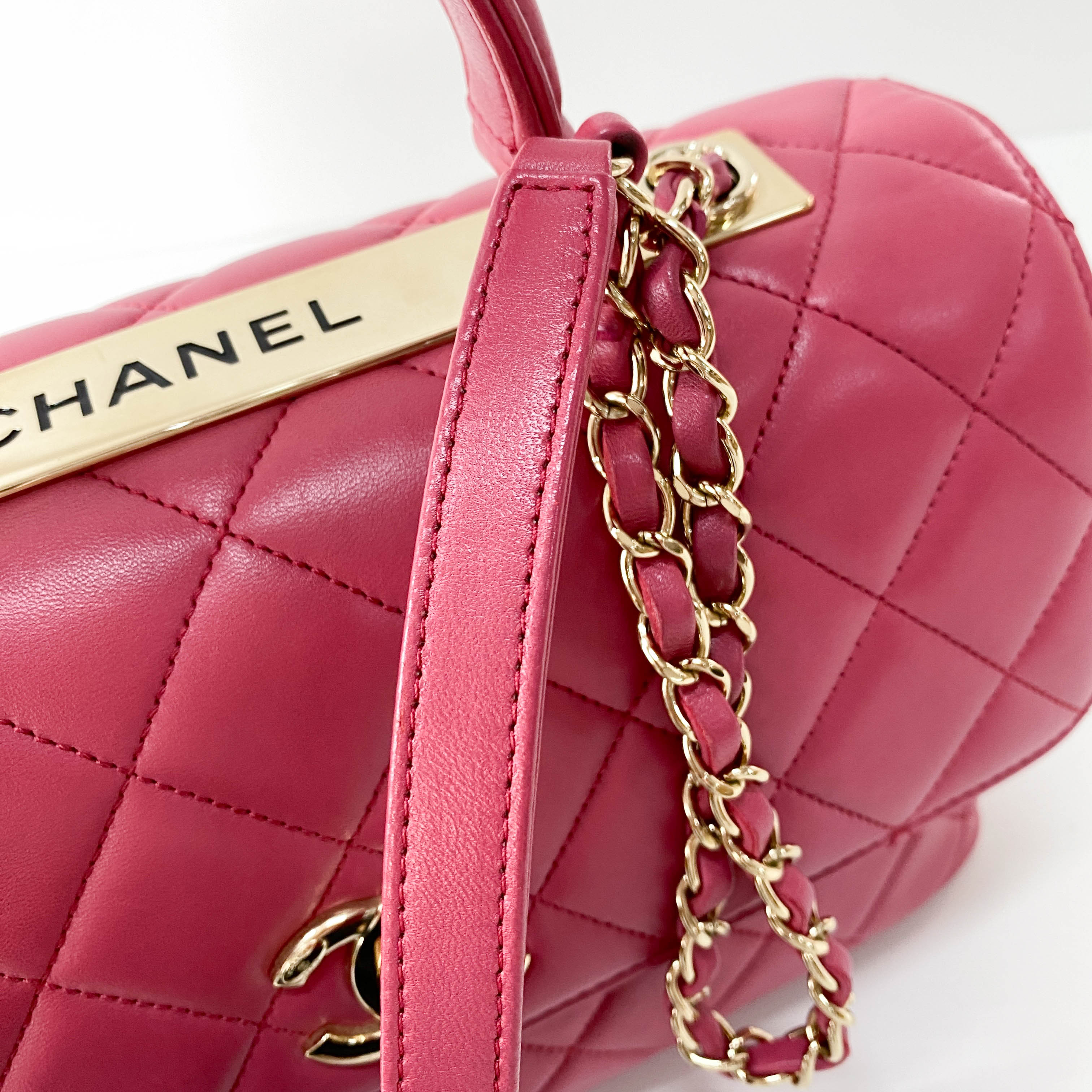 Trendy CC Lambskin Pink Handle Bag