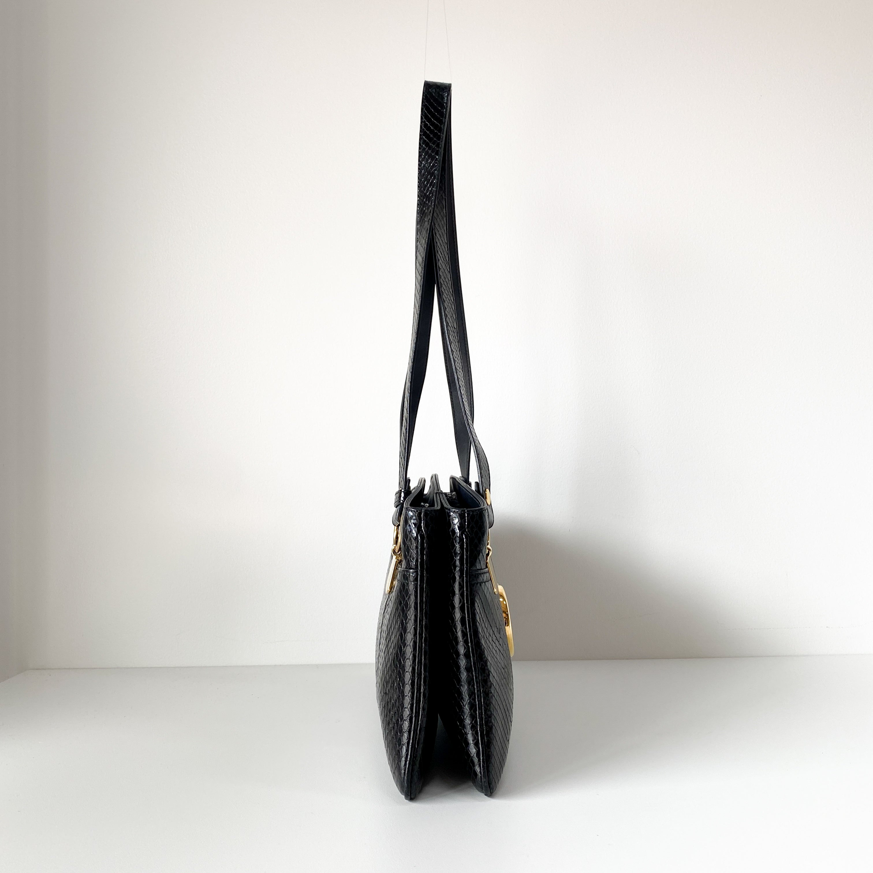 GG Marmont Arly Black Leather Shoulder Bag