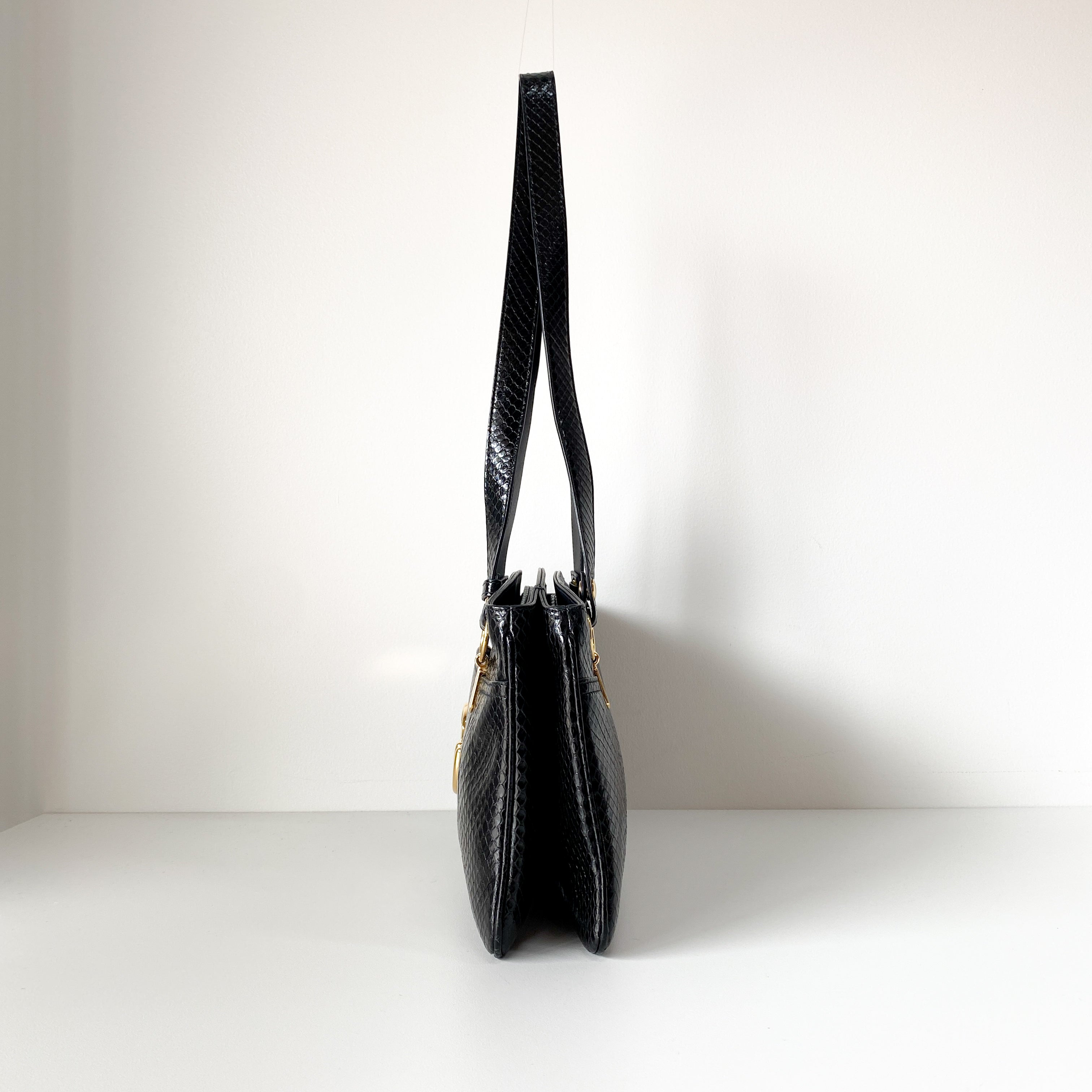 GG Marmont Arly Black Leather Shoulder Bag