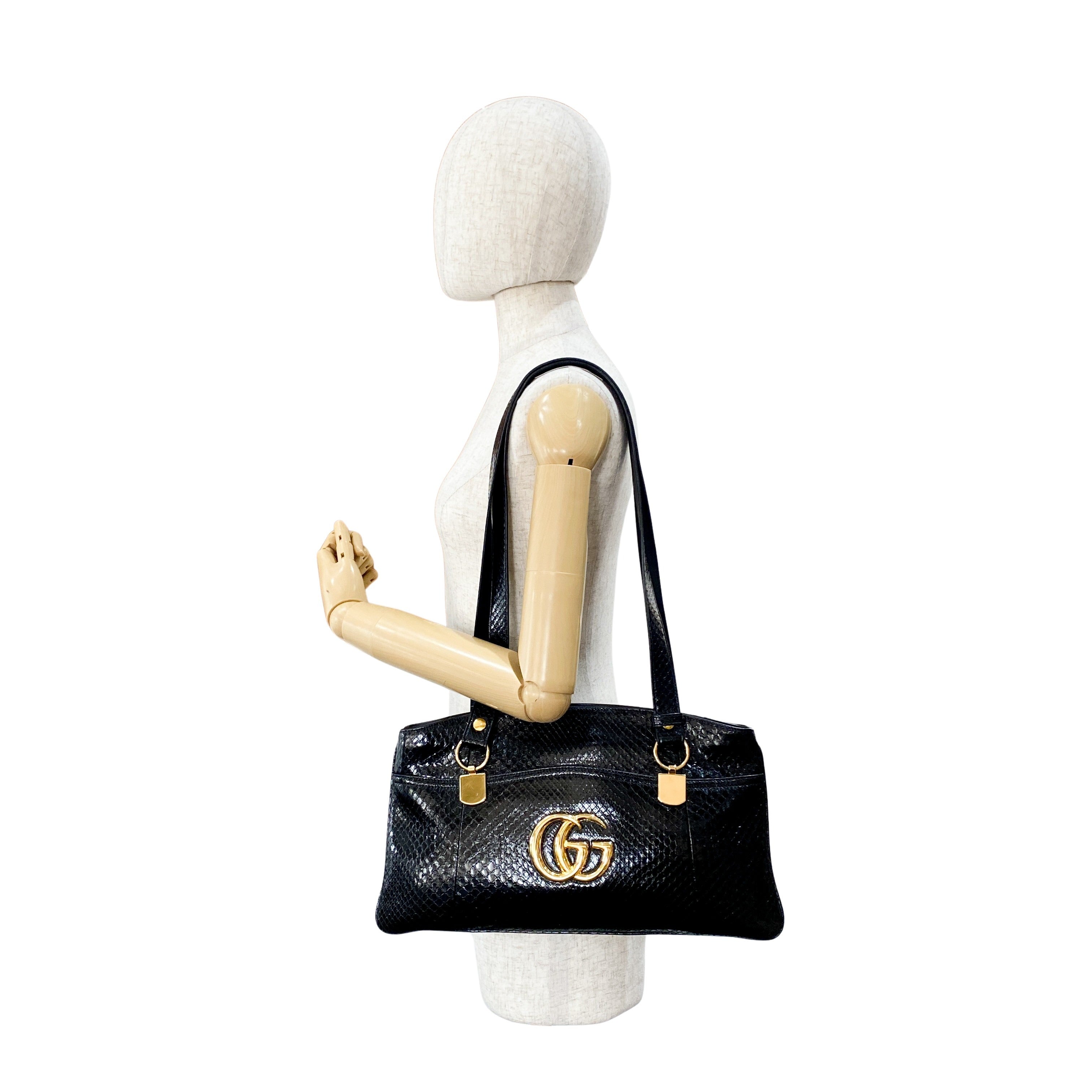 GG Marmont Arly Black Leather Shoulder Bag
