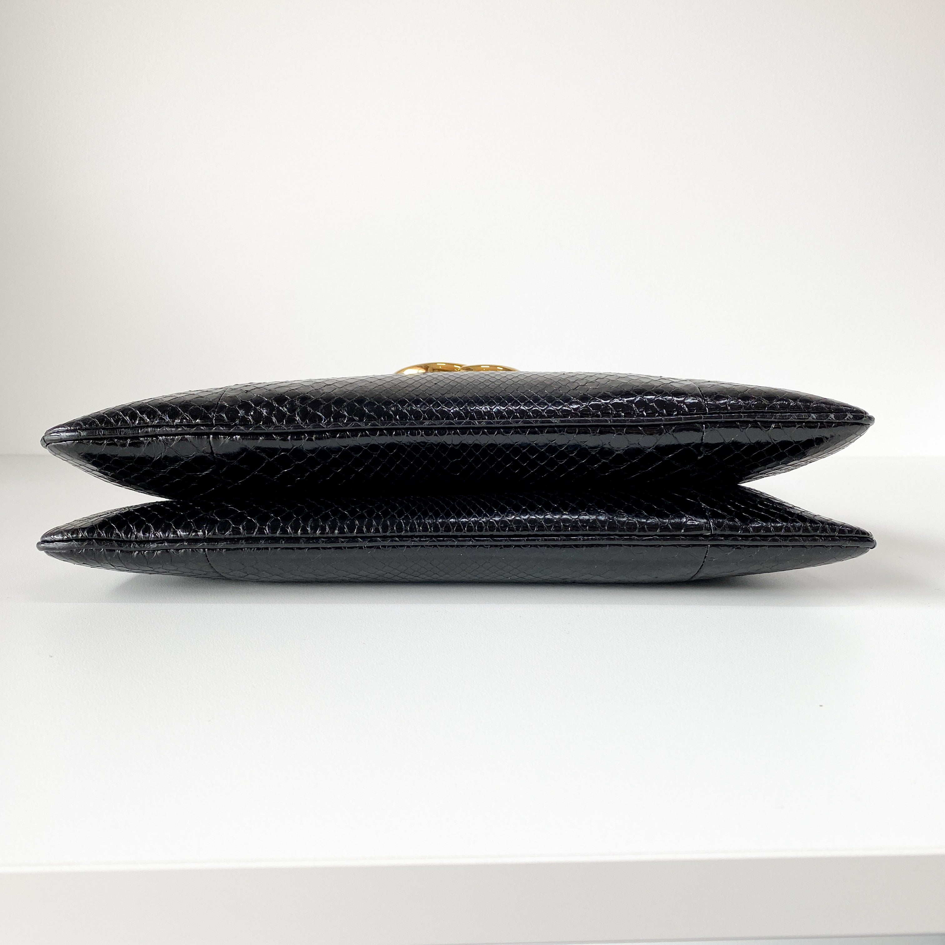 GG Marmont Arly Black Leather Shoulder Bag