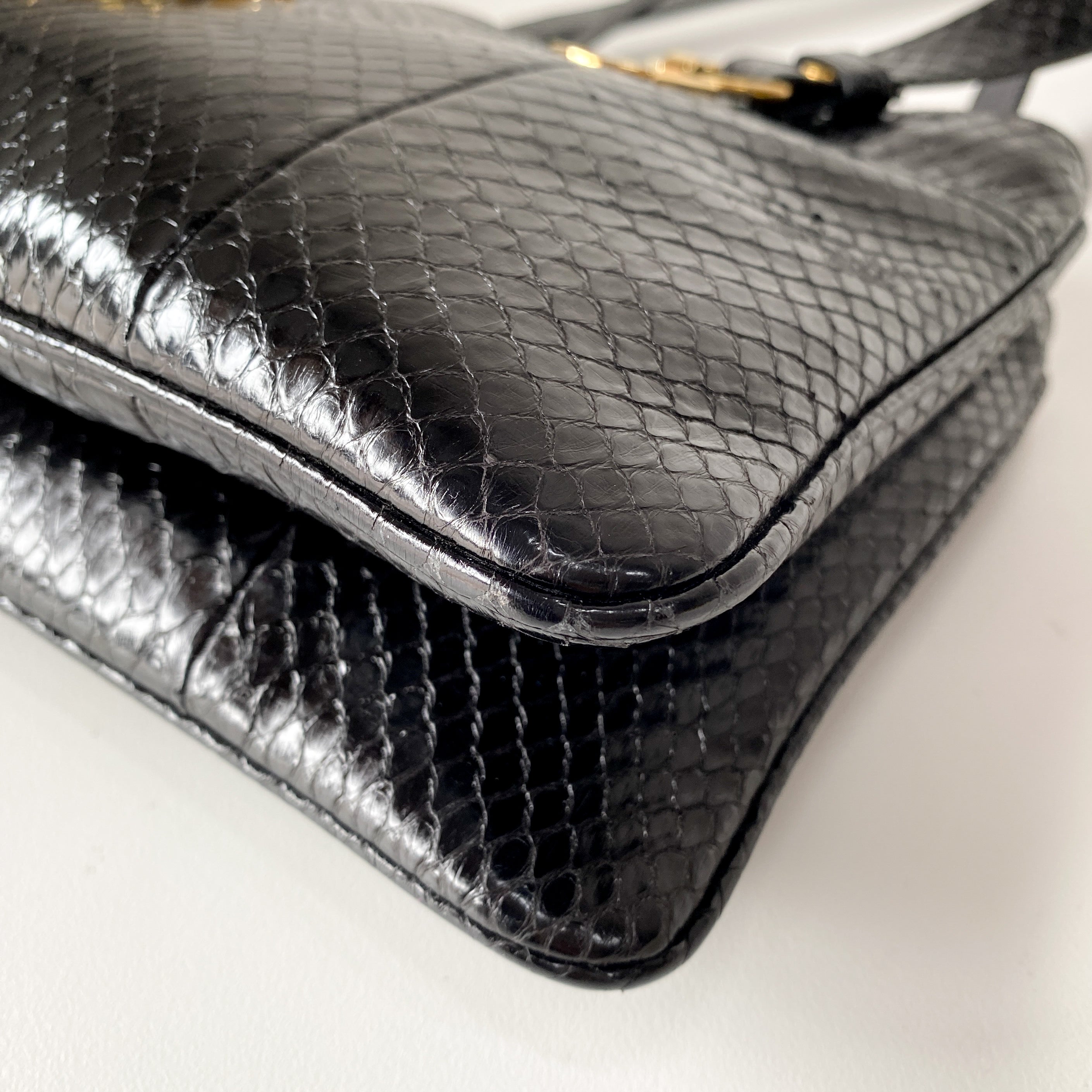 GG Marmont Arly Black Leather Shoulder Bag