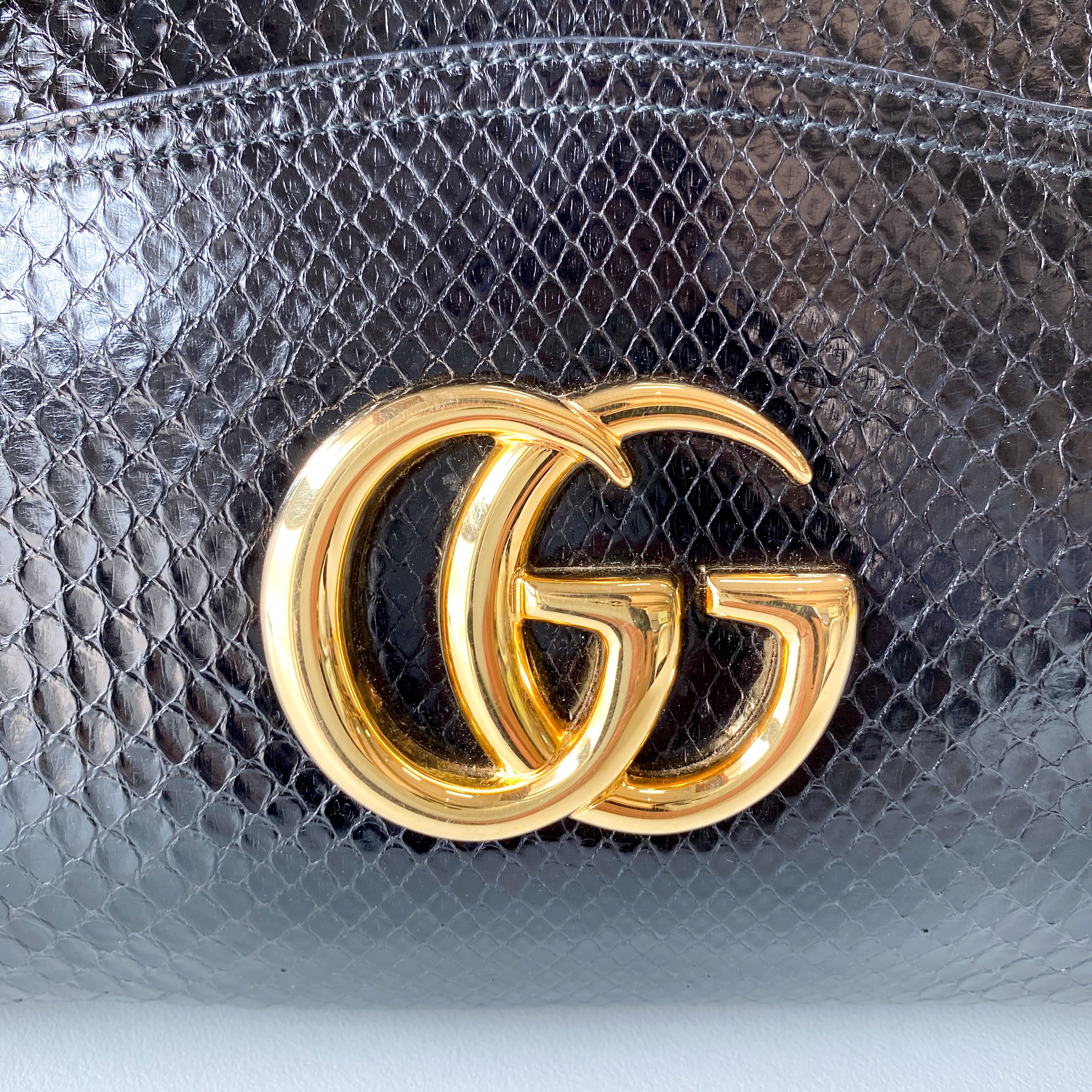 GG Marmont Arly Black Leather Shoulder Bag