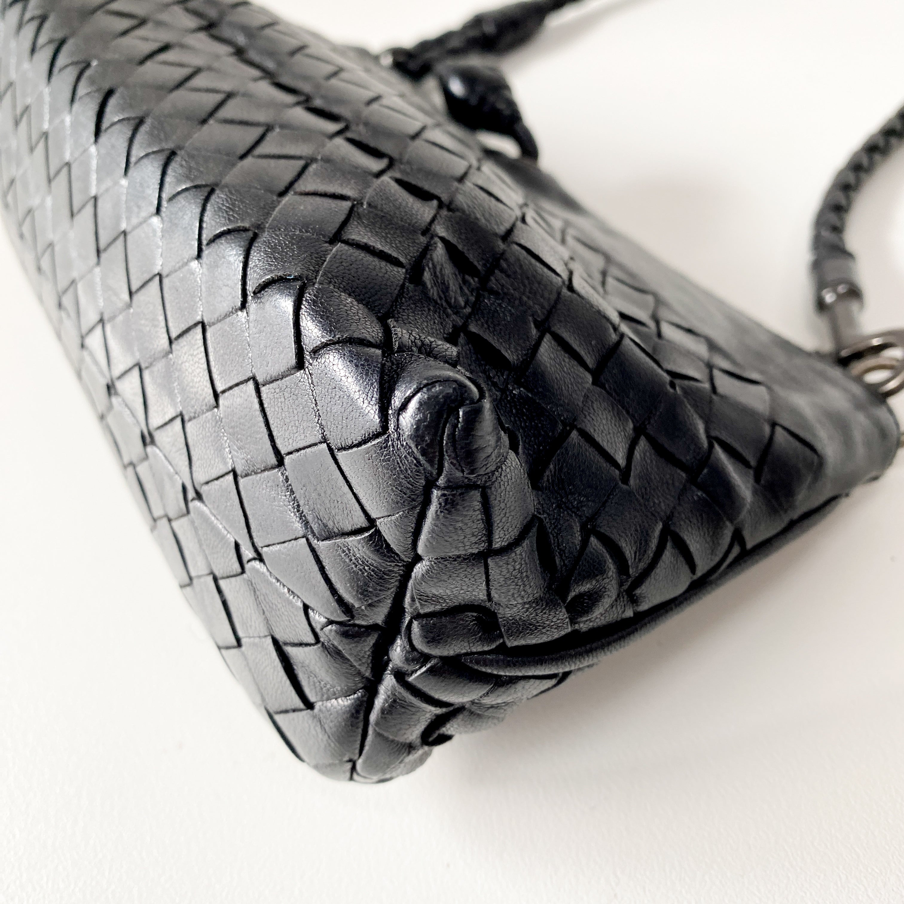 Intrecciato Black Lambskin Leather Shoulder Bag