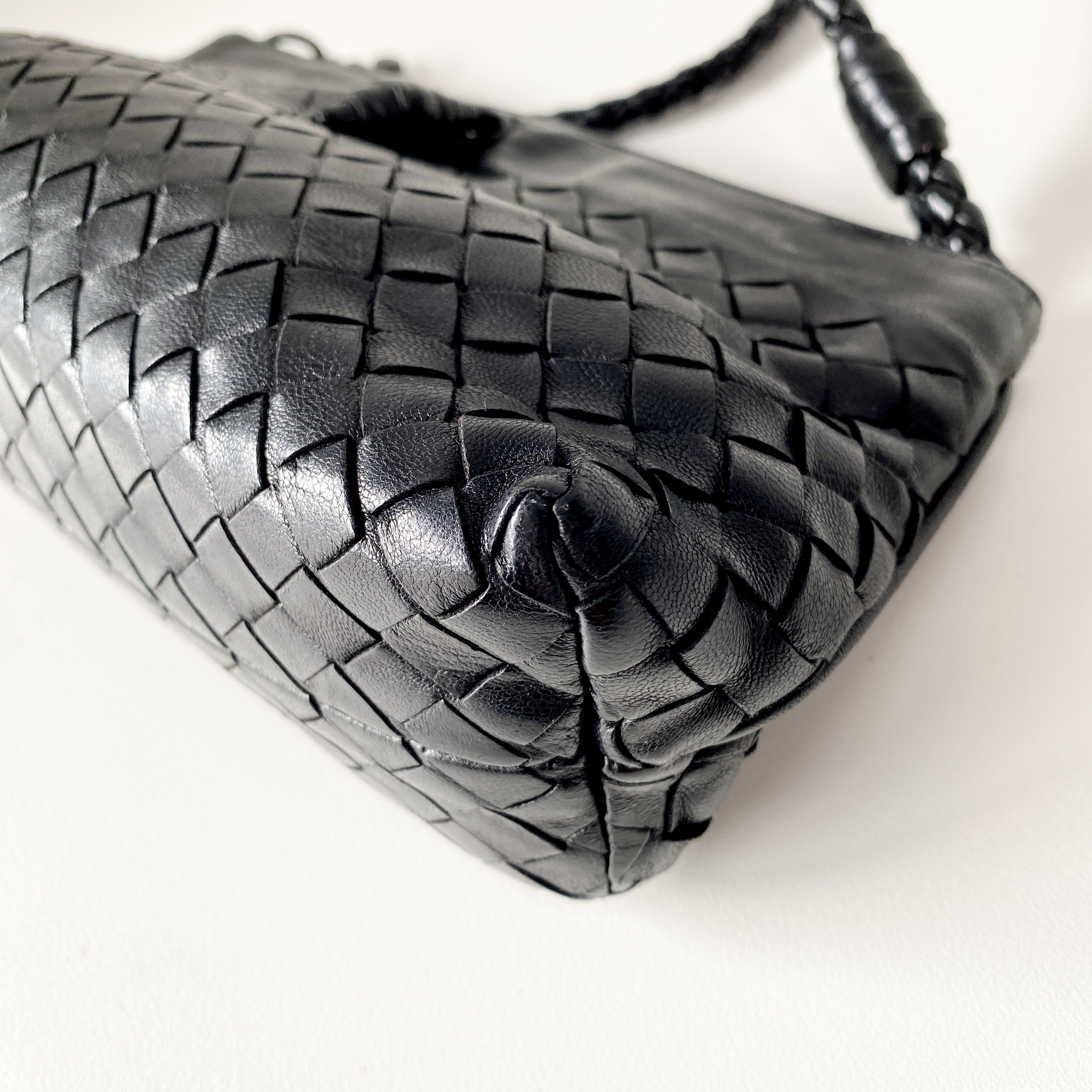 Intrecciato Black Lambskin Leather Shoulder Bag