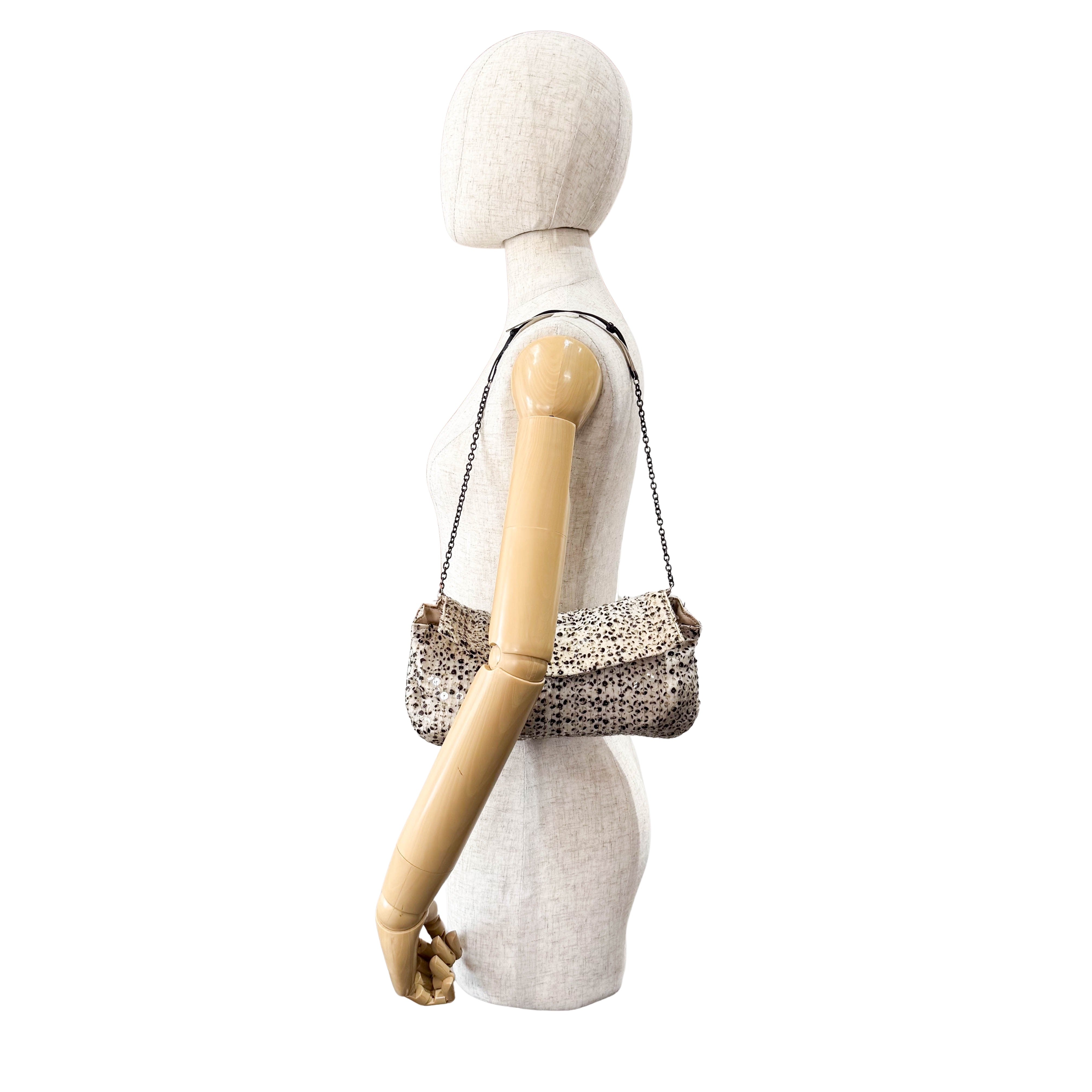 Sequin Triangle Plate with Chain