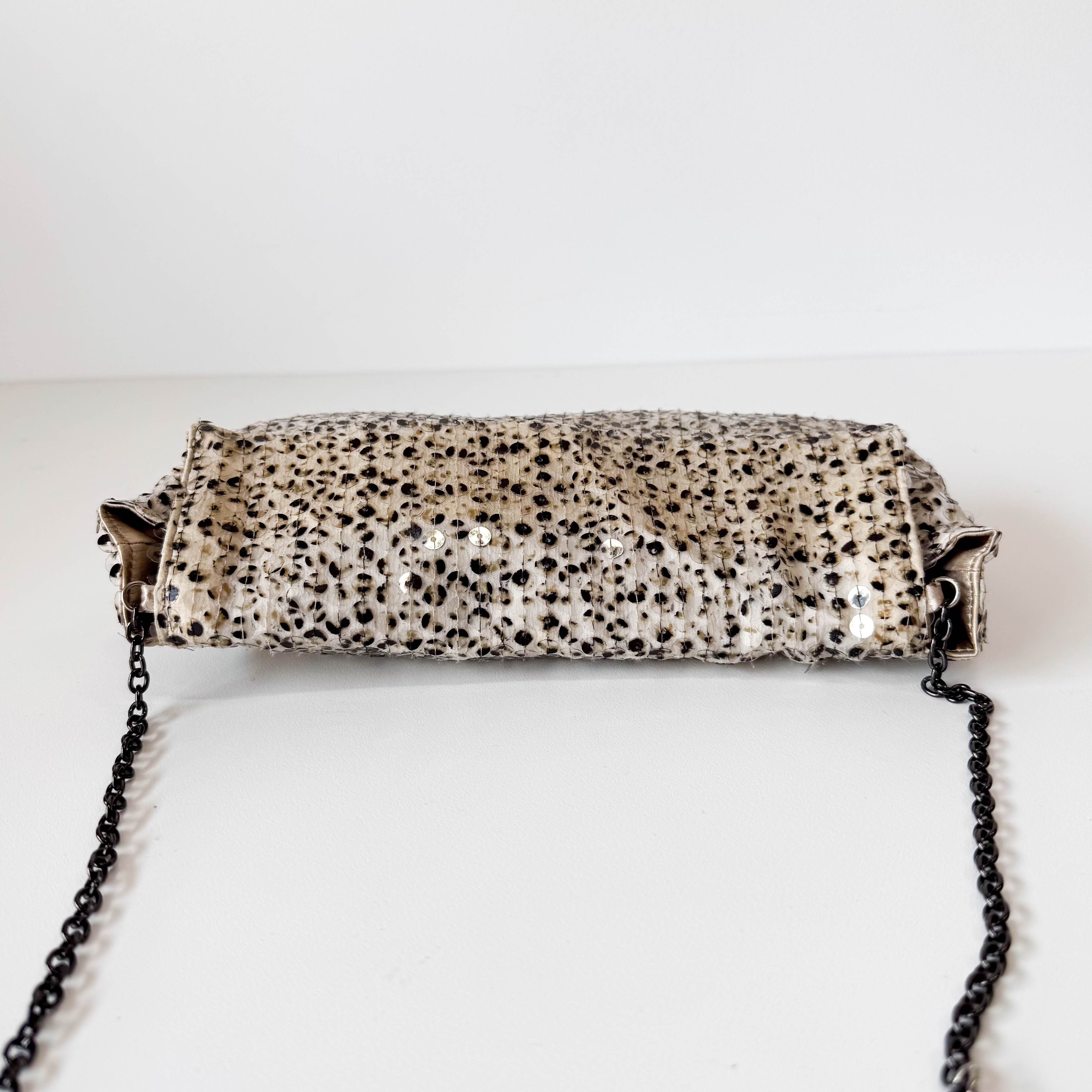 Sequin Triangle Plate with Chain