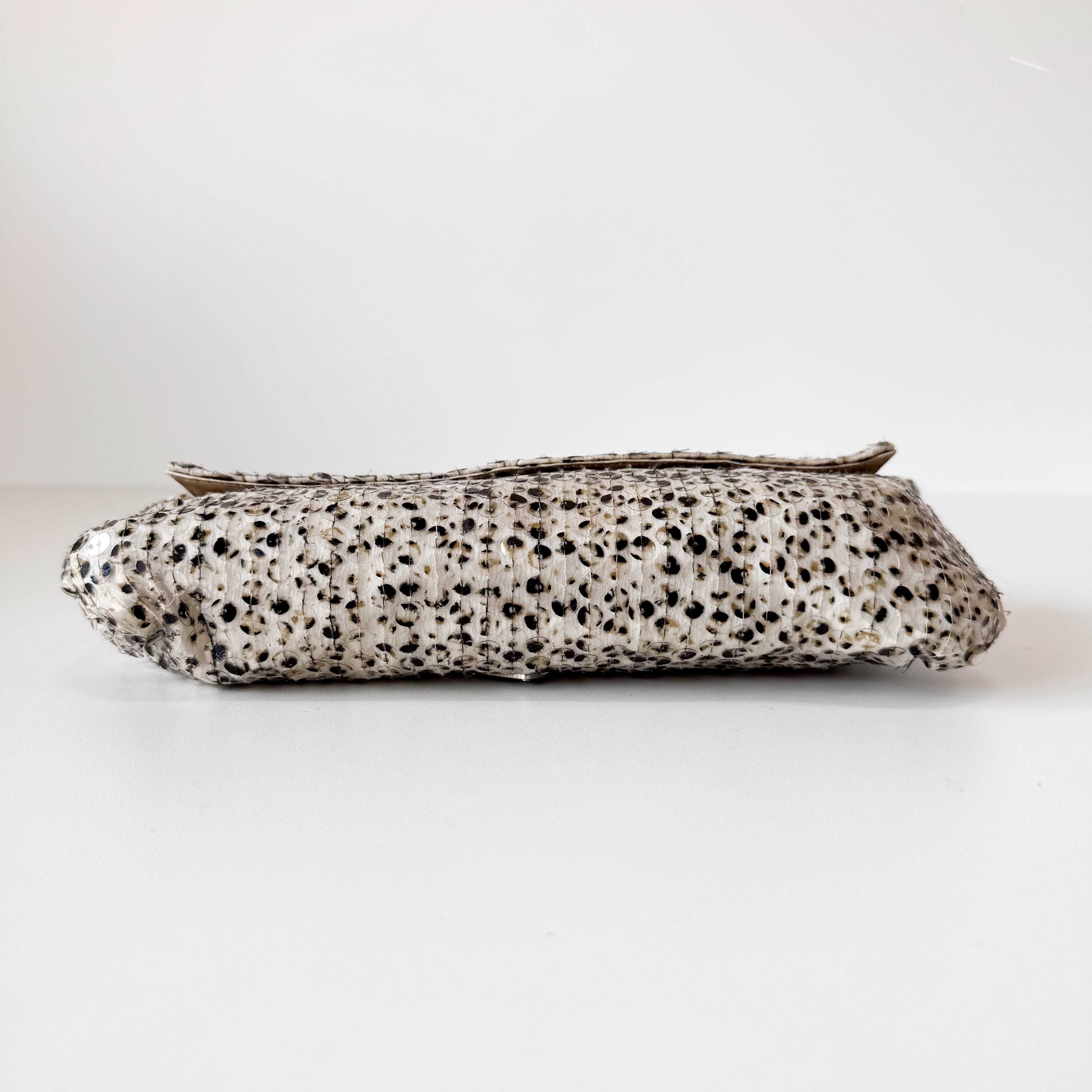 Sequin Triangle Plate with Chain