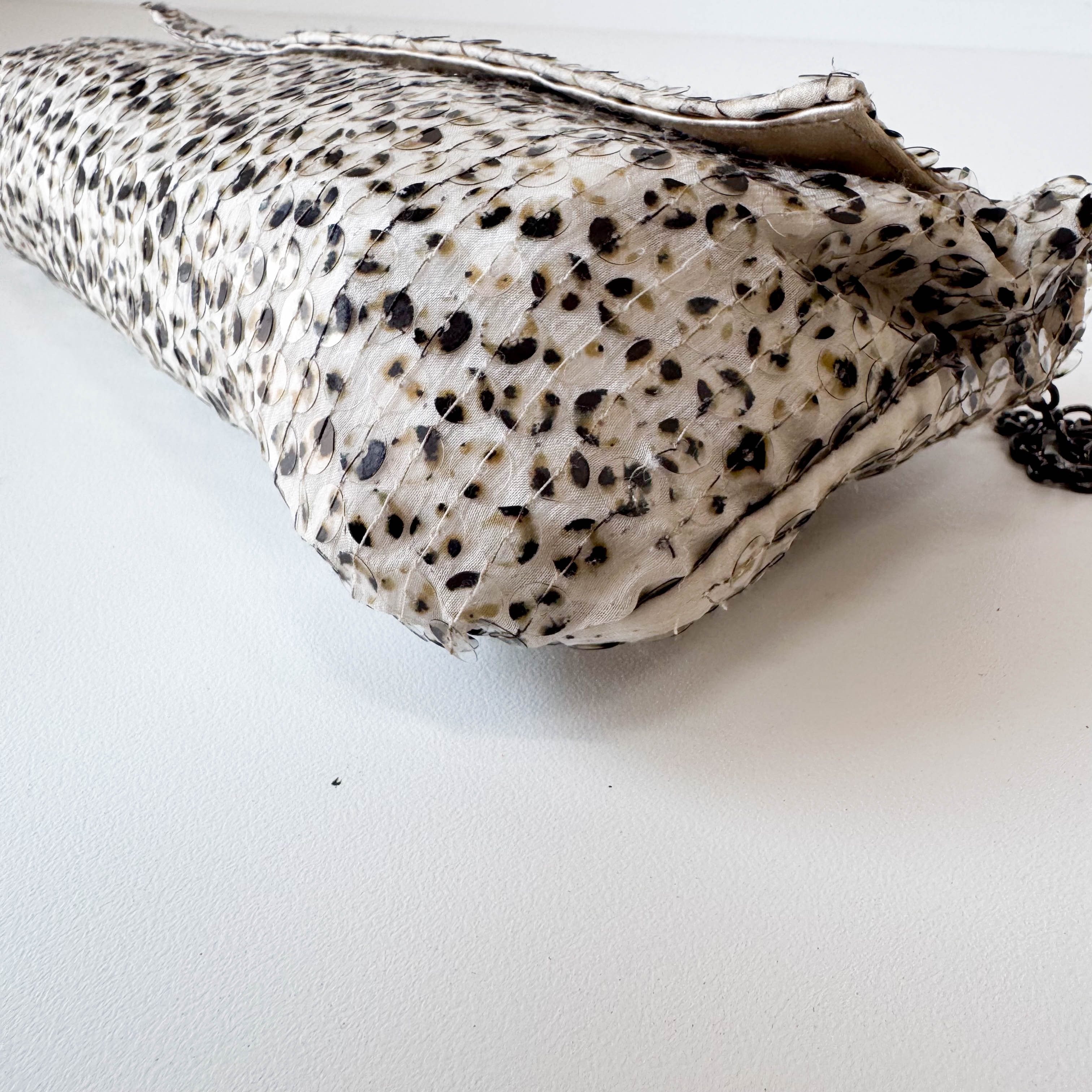 Sequin Triangle Plate with Chain