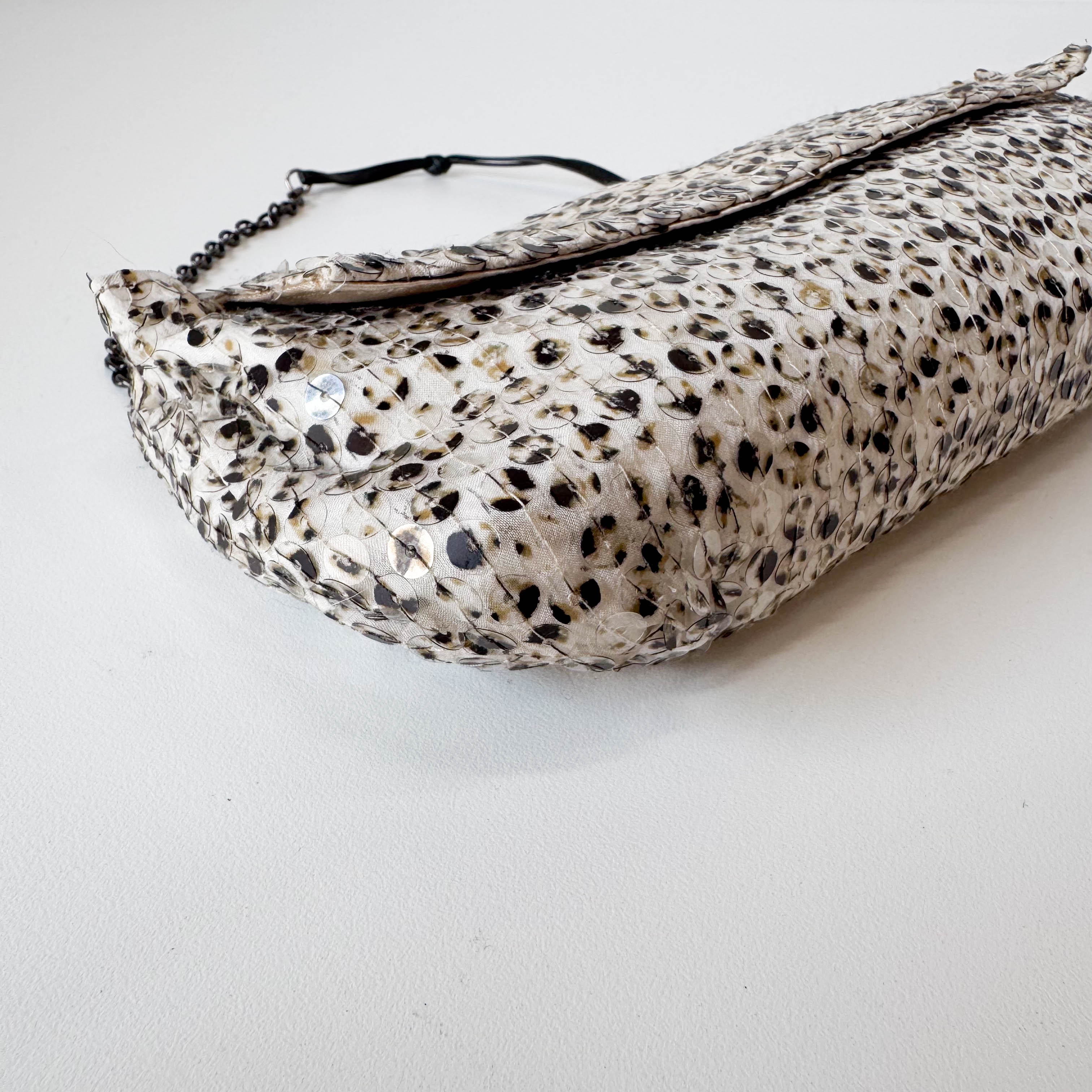 Sequin Triangle Plate with Chain