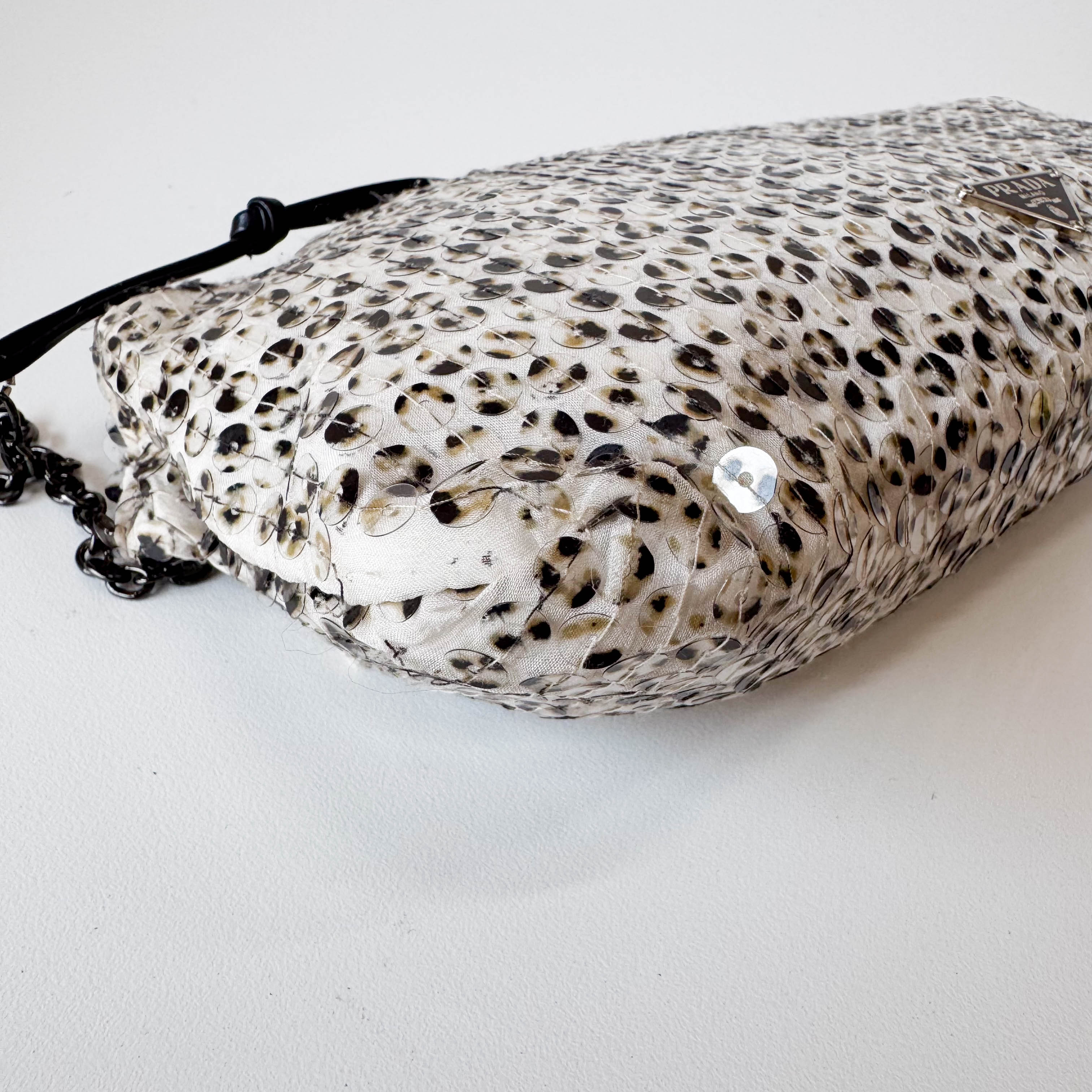 Sequin Triangle Plate with Chain