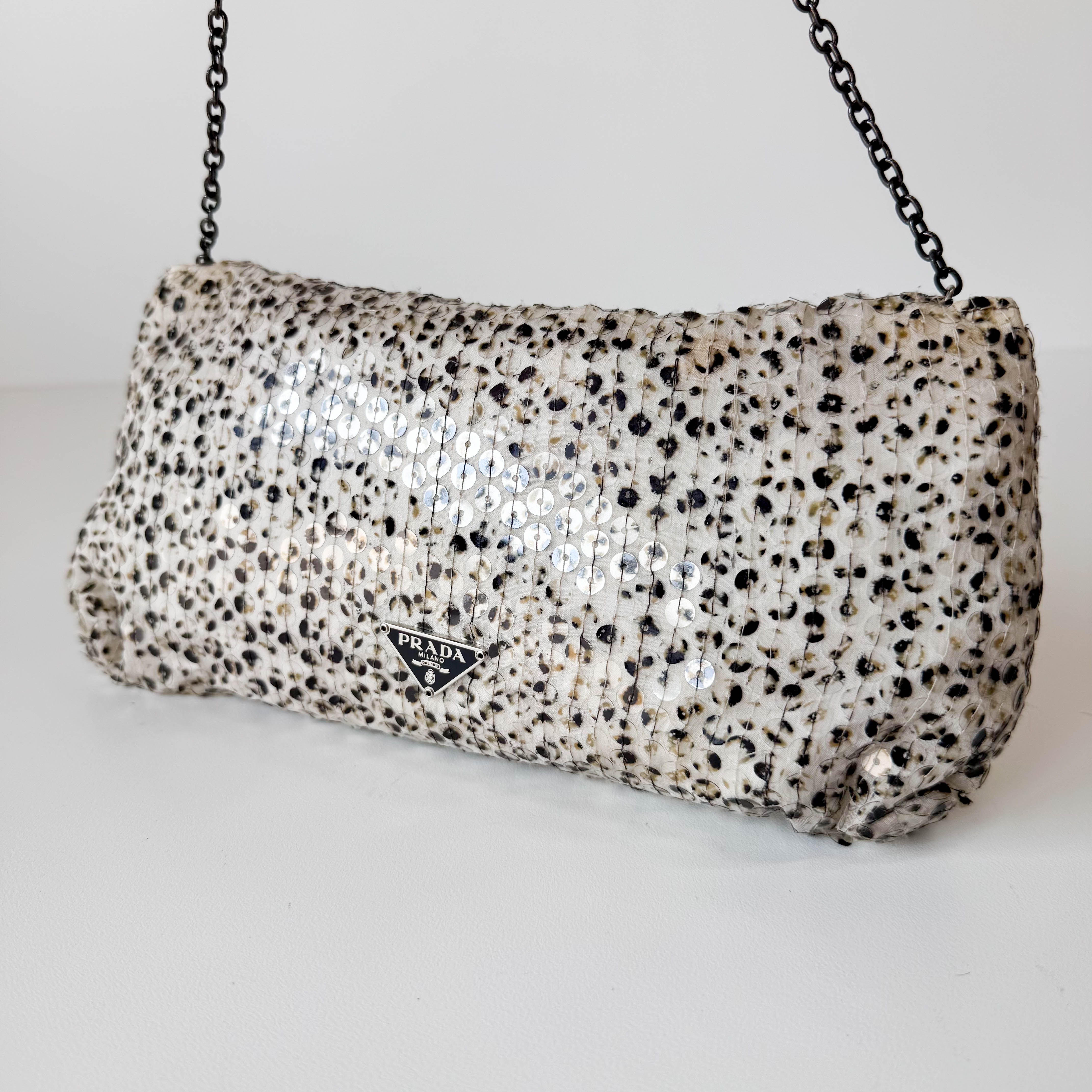 Sequin Triangle Plate with Chain