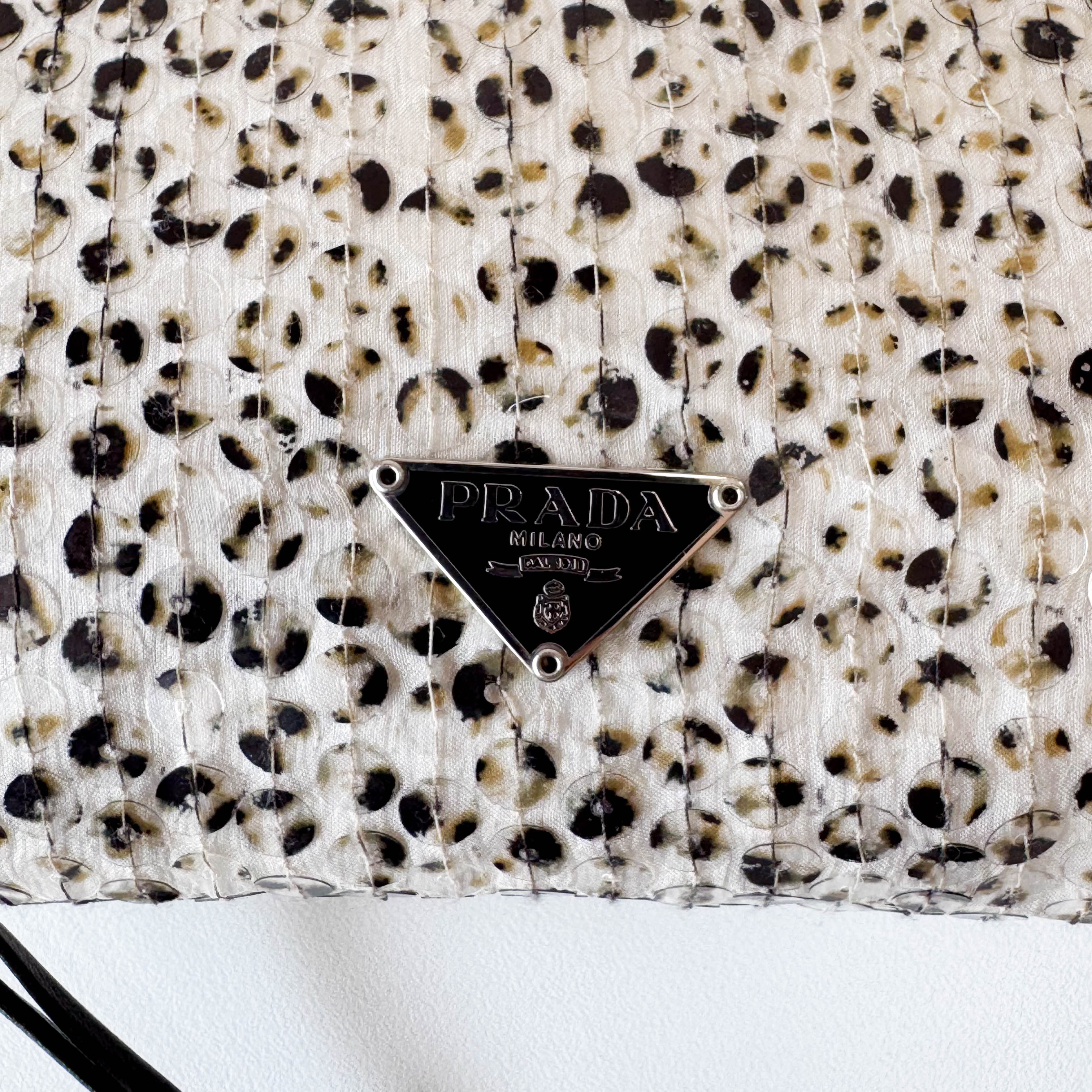 Sequin Triangle Plate with Chain