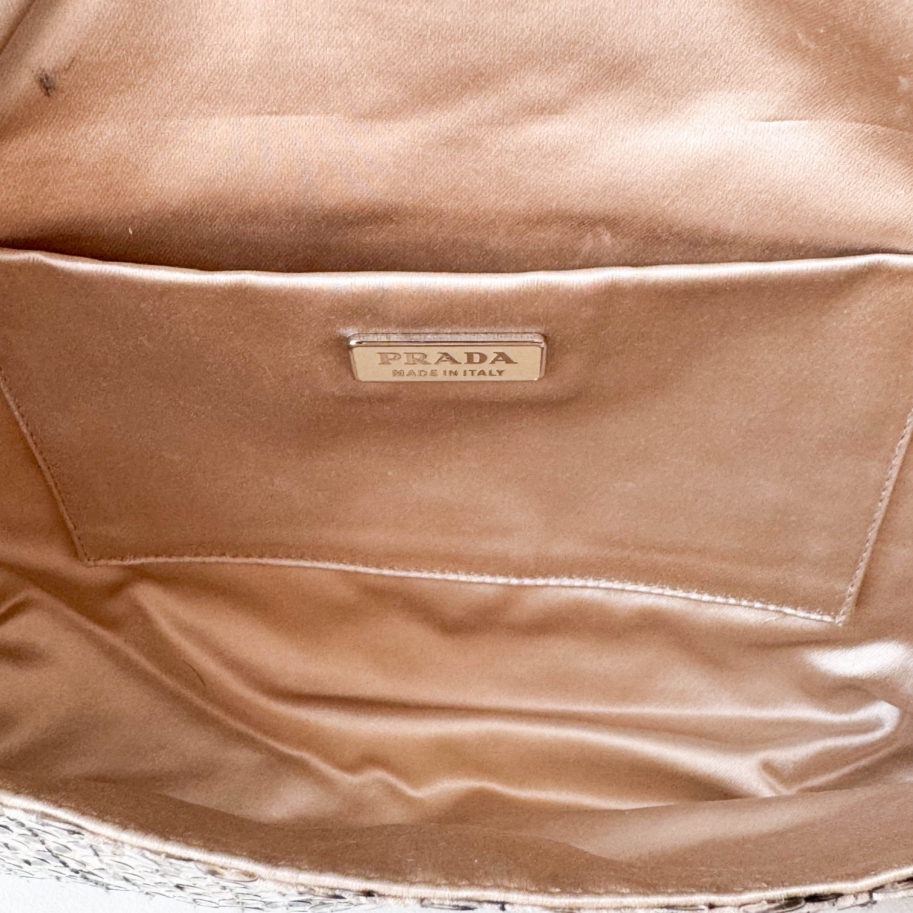 Sequin Triangle Plate with Chain