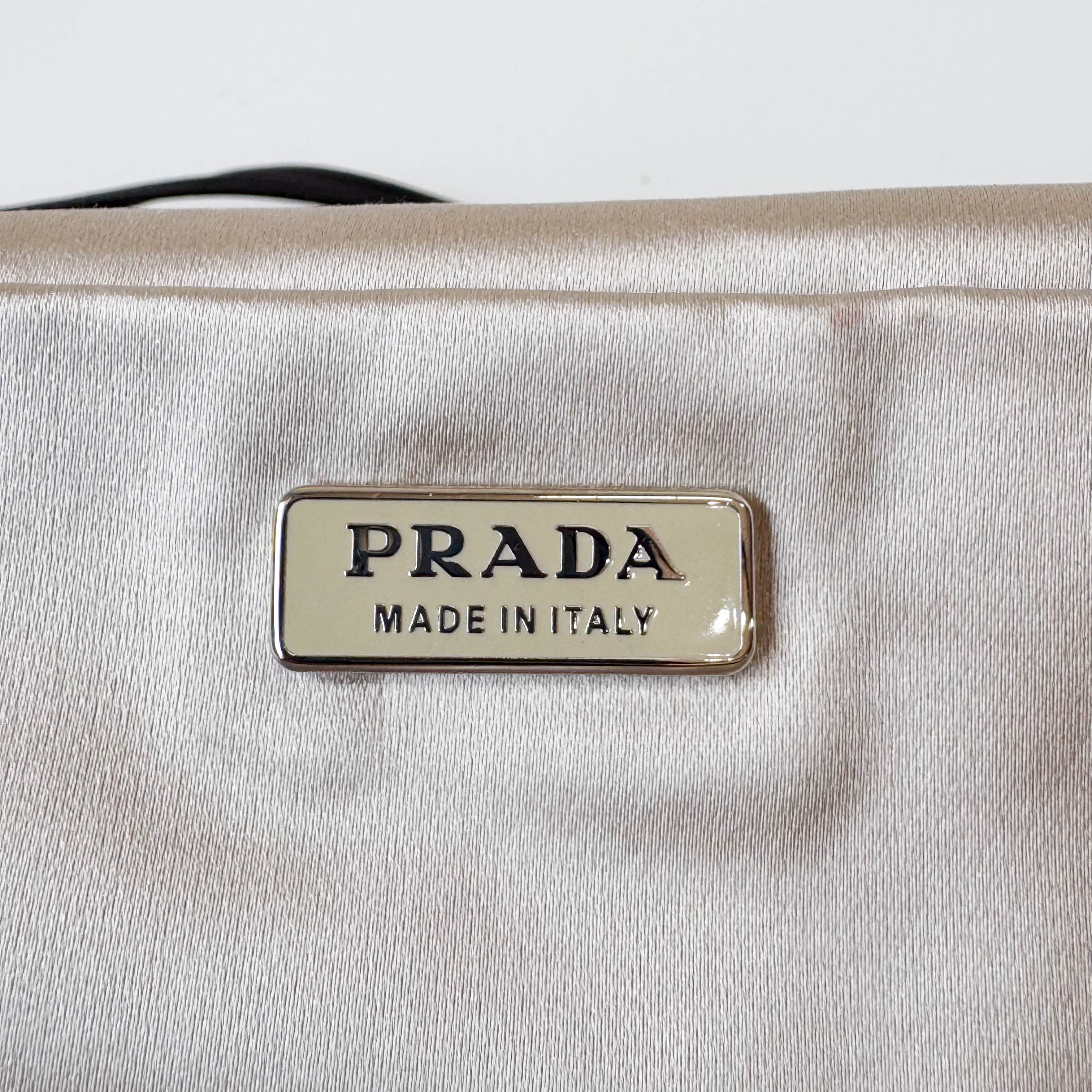 Sequin Triangle Plate with Chain