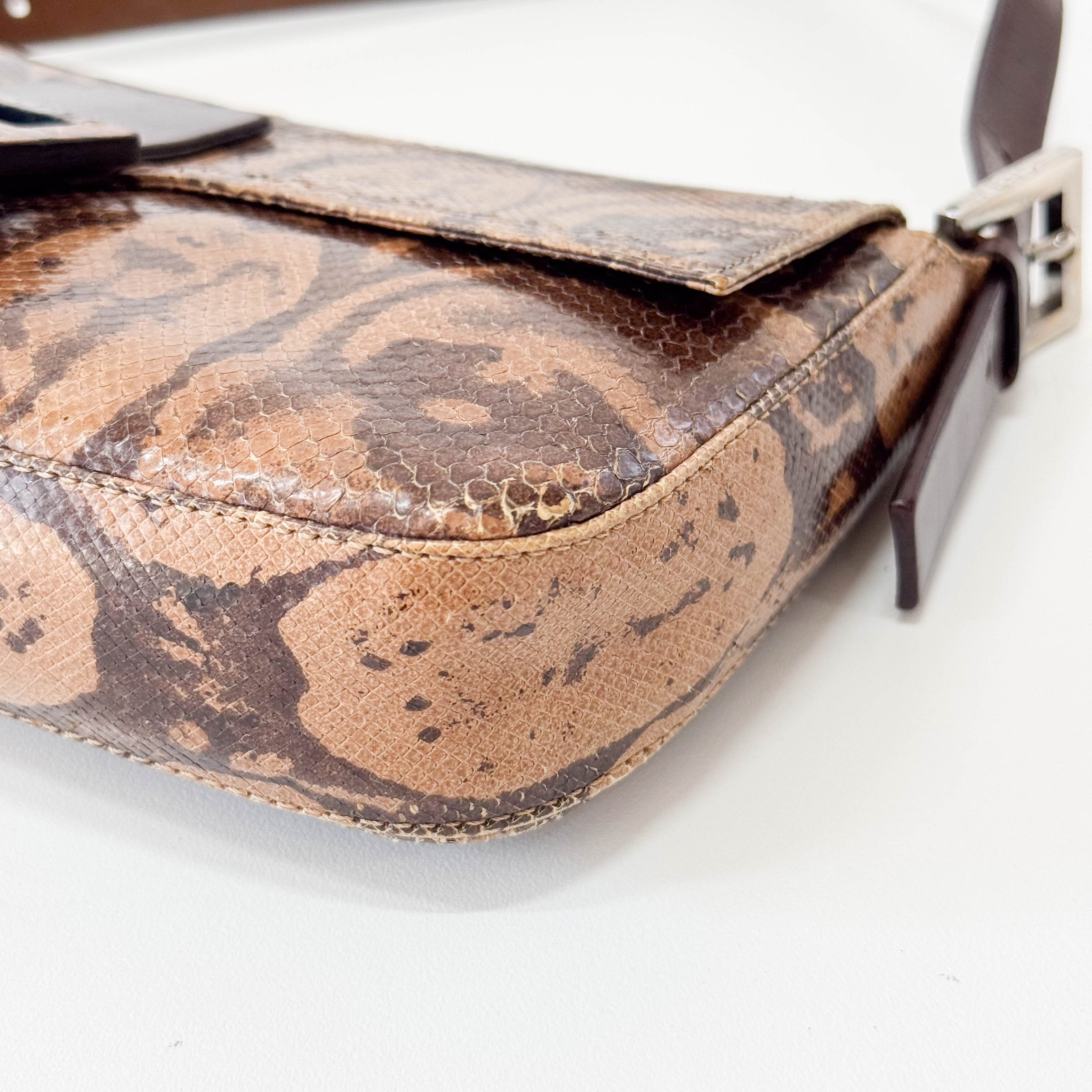 Baguette Brown Leather Shoulder Bag