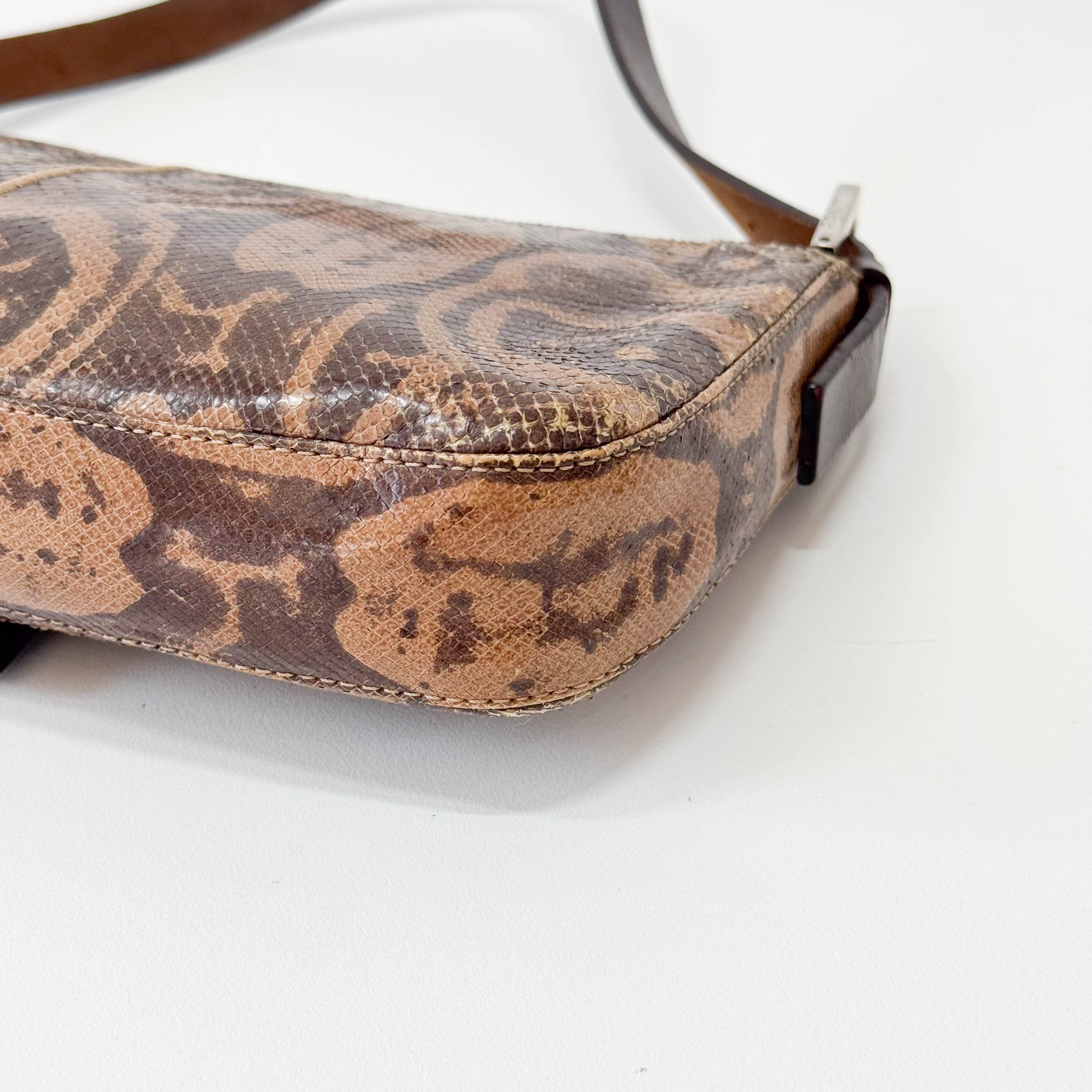 Baguette Brown Leather Shoulder Bag